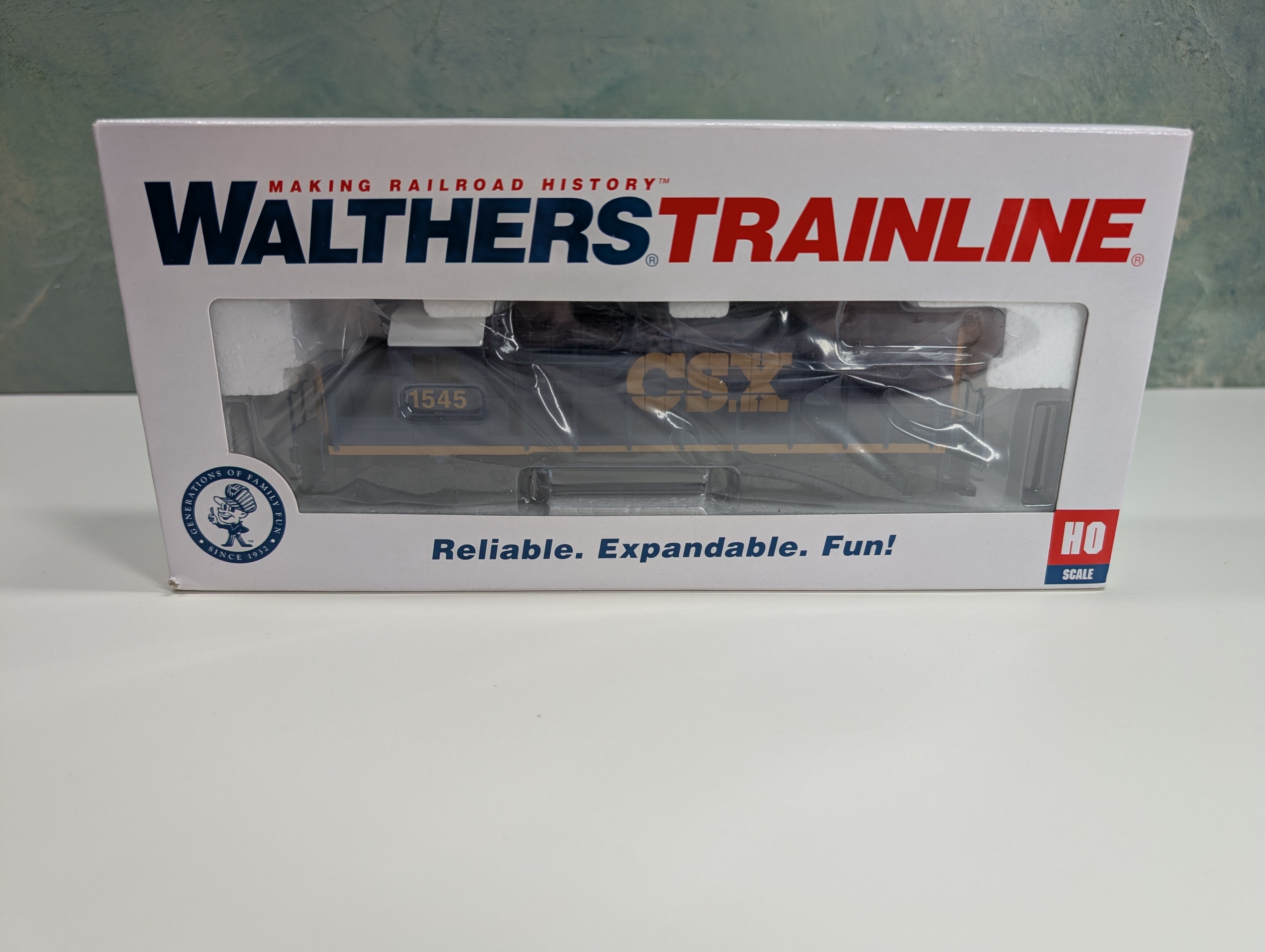 Walthers Trainline 931-2503 HO Scale EMD GP15-1 Diesel Locomotive CSX #1545 DC