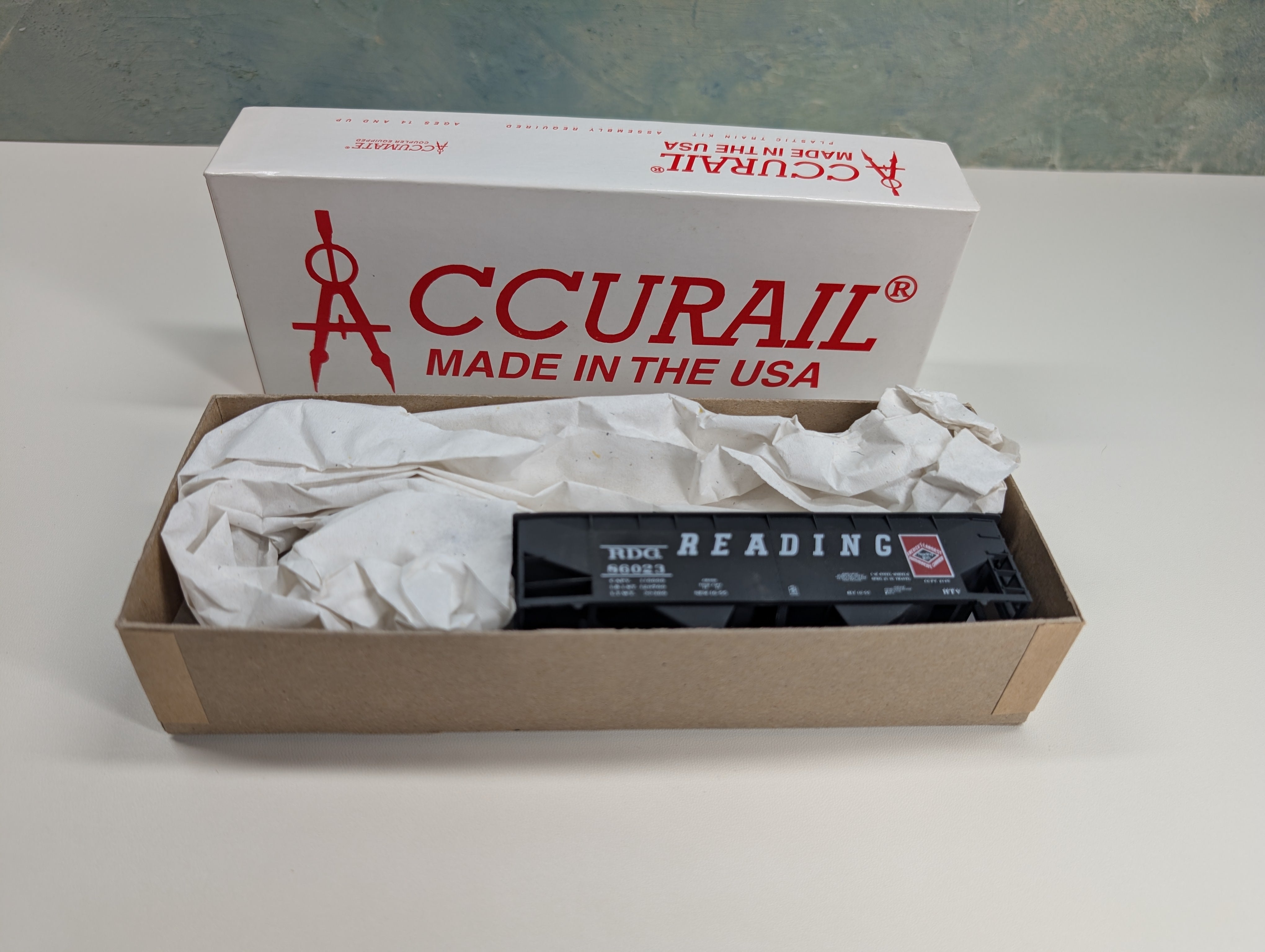 Accurail 7707 HO Scale Offset Twin Hopper Reading RDG #86023