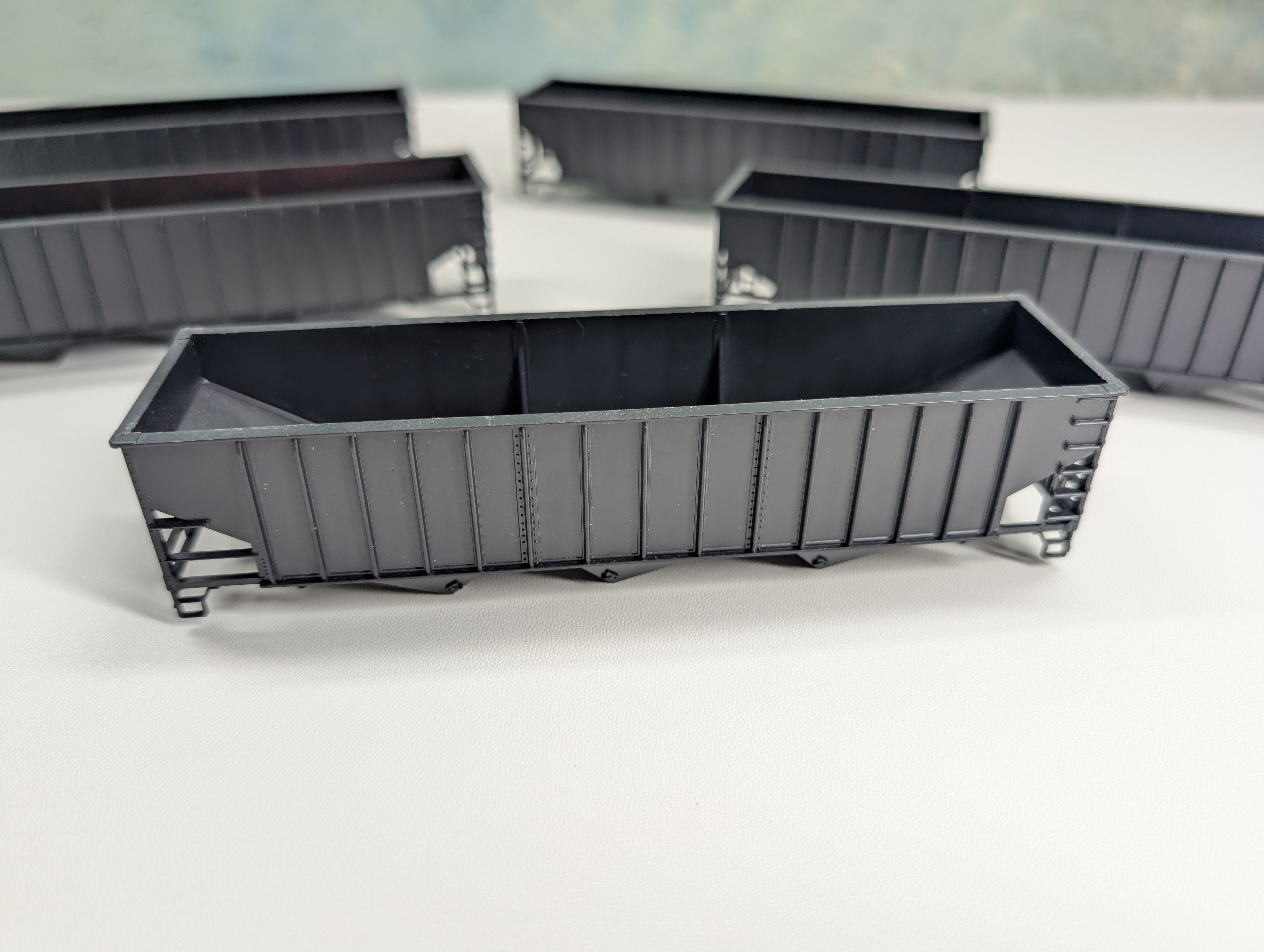 USED Stewart Hobbies HO Scale 70 Ton 14 Panel 3 Bay Hopper Shells (Black) (5 pcs)