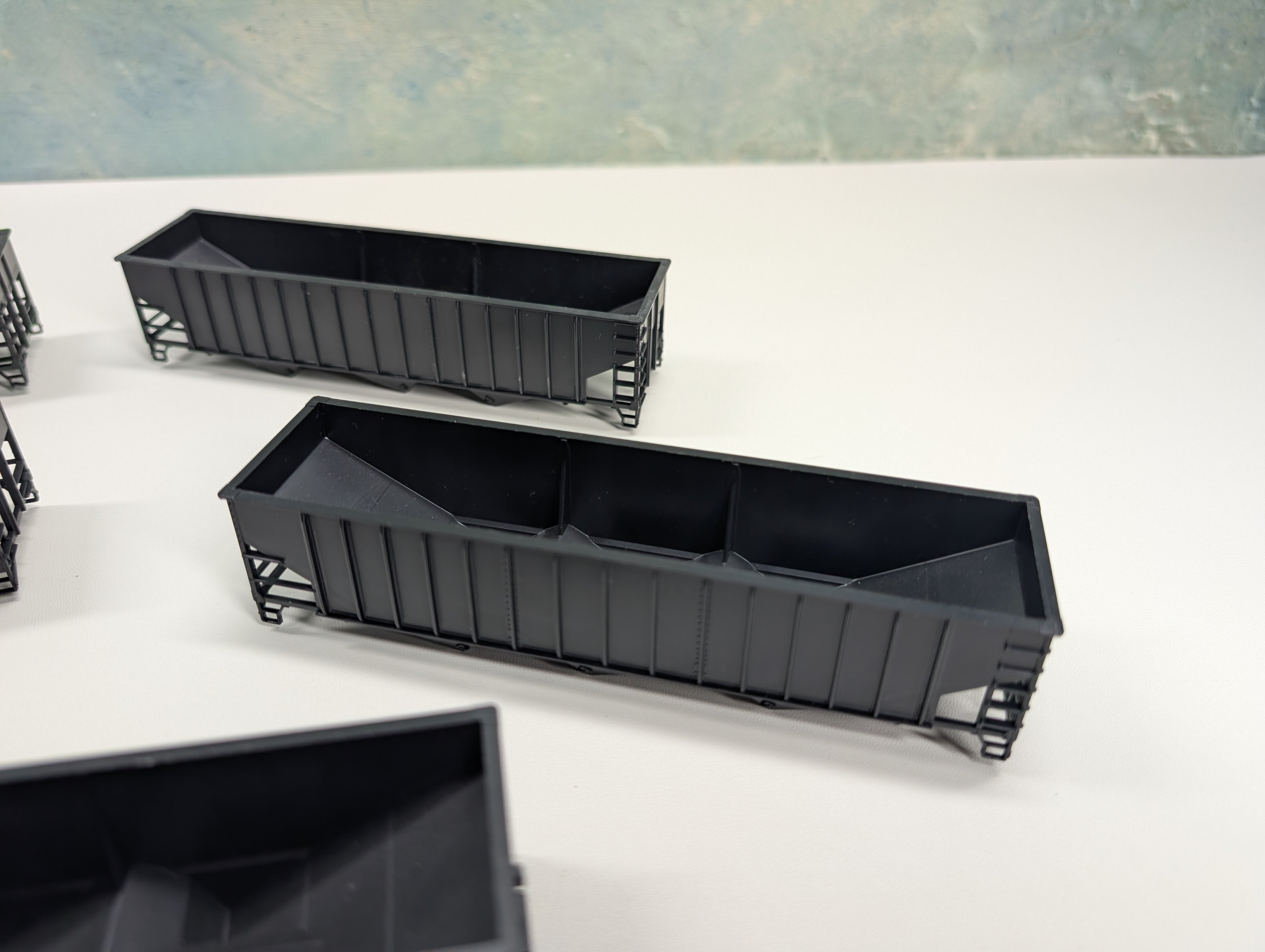 USED Stewart Hobbies HO Scale 70 Ton 14 Panel 3 Bay Hopper Shells (Black) (5 pcs)