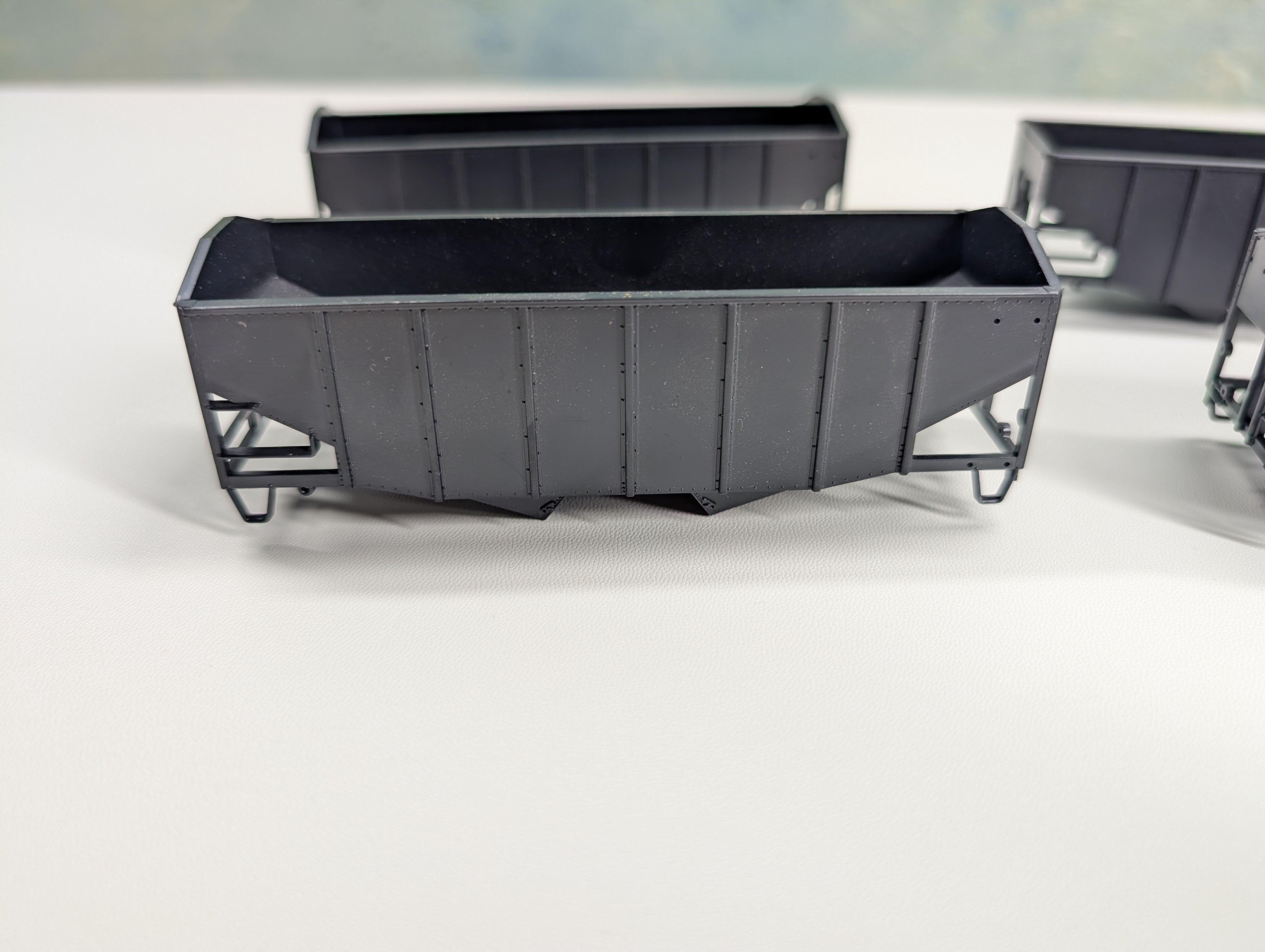 USED Stewart Hobbies HO Scale 6 Panel 2 Bay Hopper Shells (Black) (4 pcs)