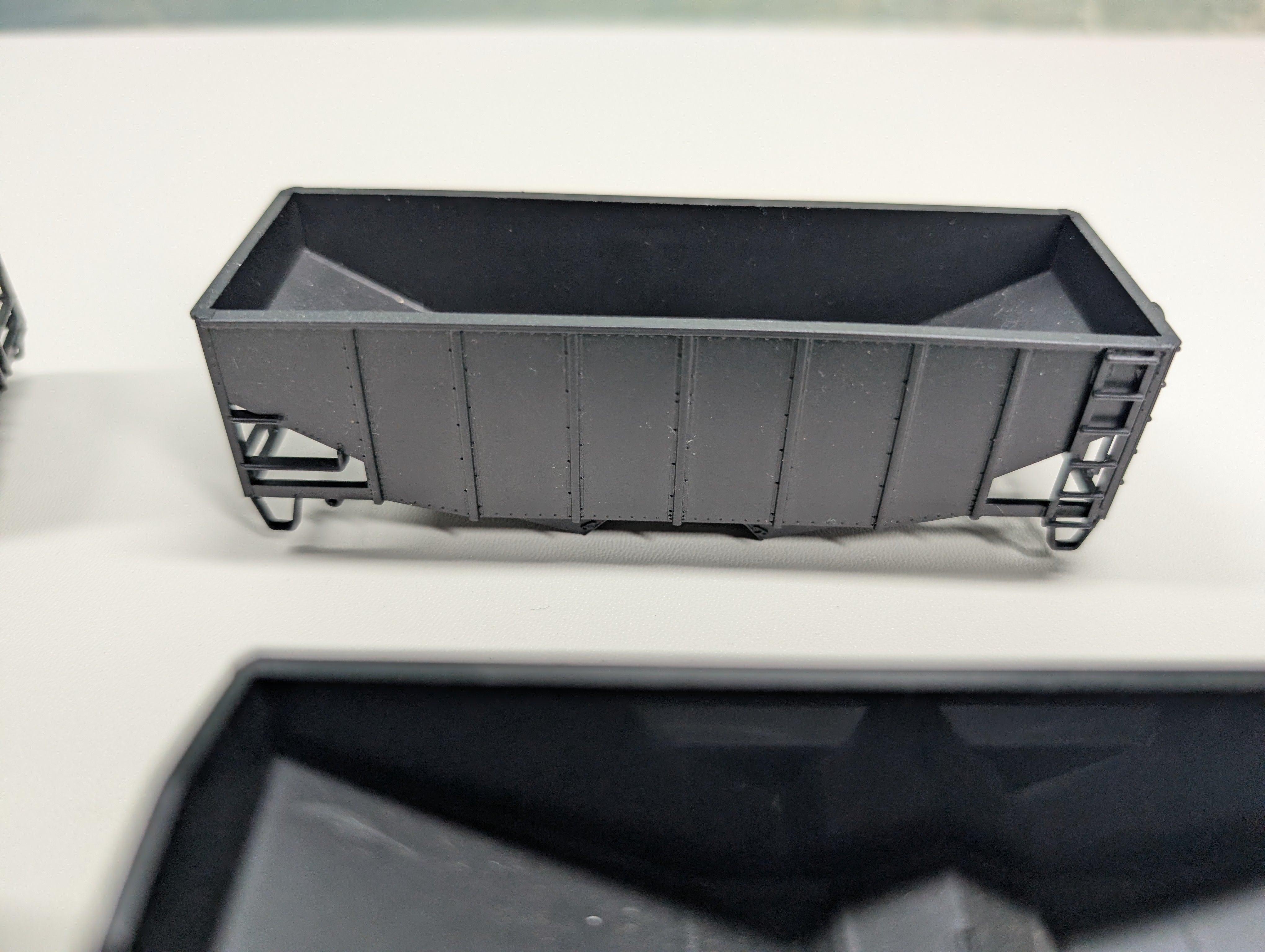 USED Stewart Hobbies HO Scale 6 Panel 2 Bay Hopper Shells (Black) (4 pcs)