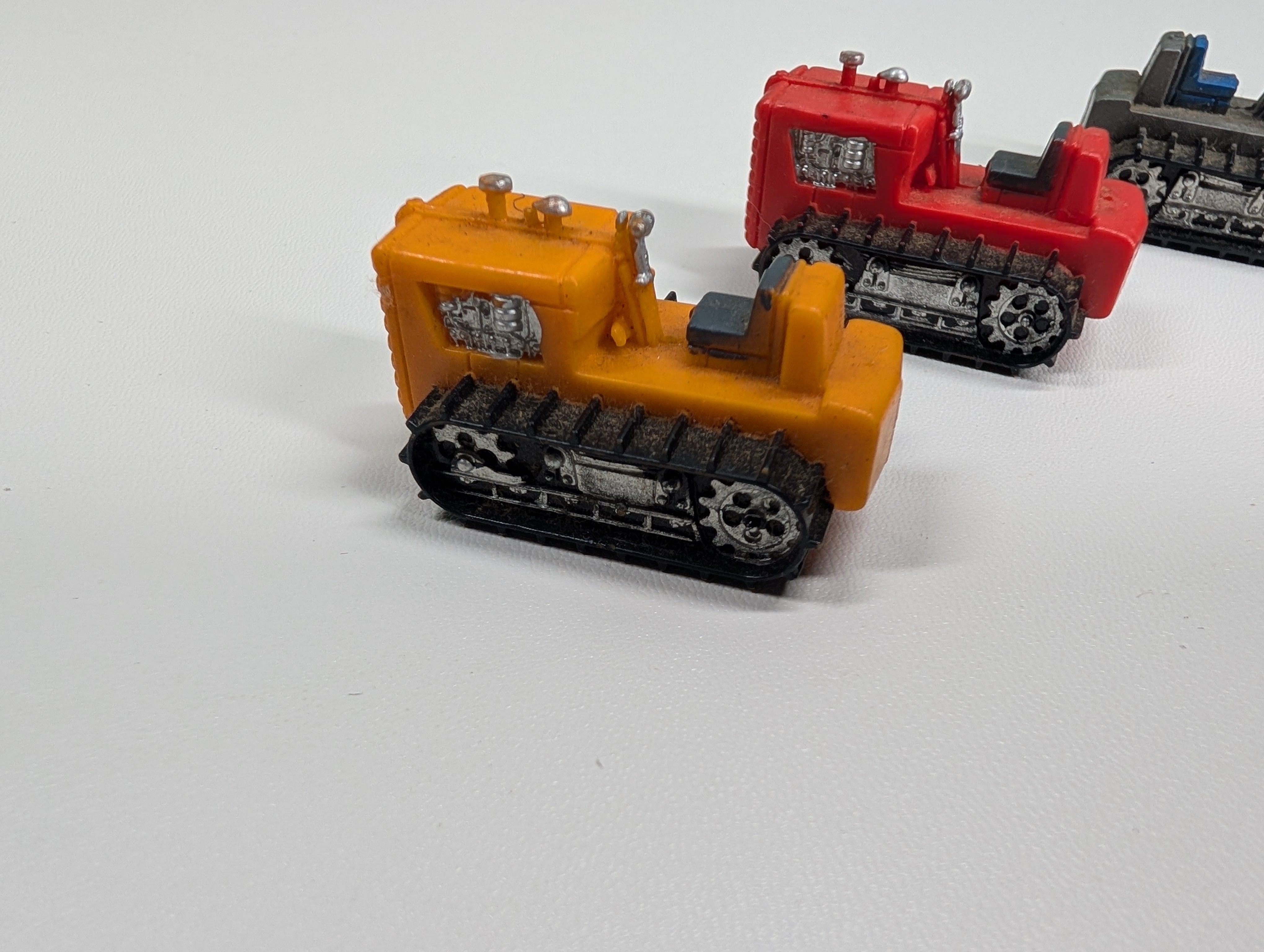 USED Tyco HO Scale Flat Car Tractor Load (3 pcs)