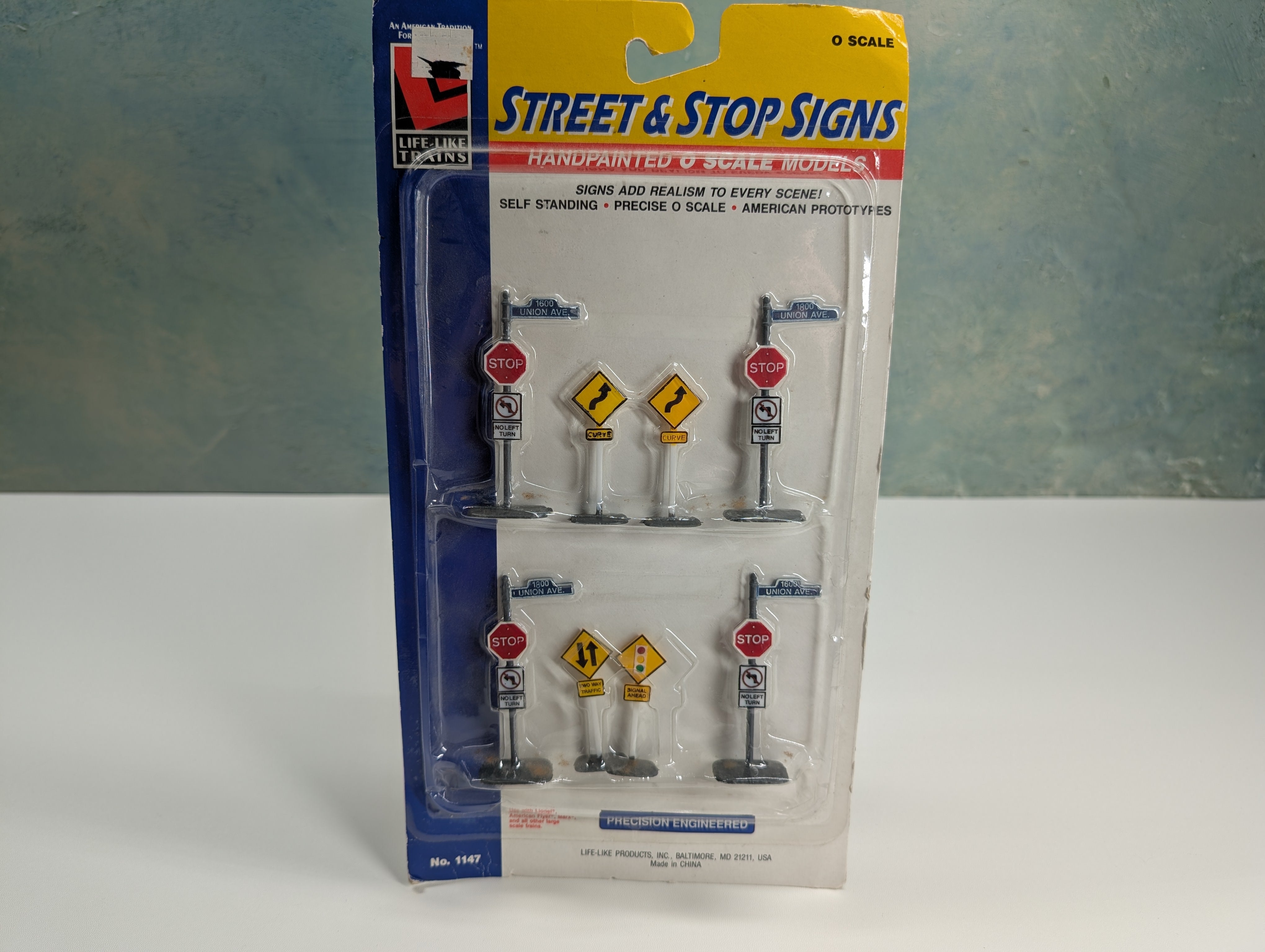 Life-Like 1147 O Street Signs & Stop Signs