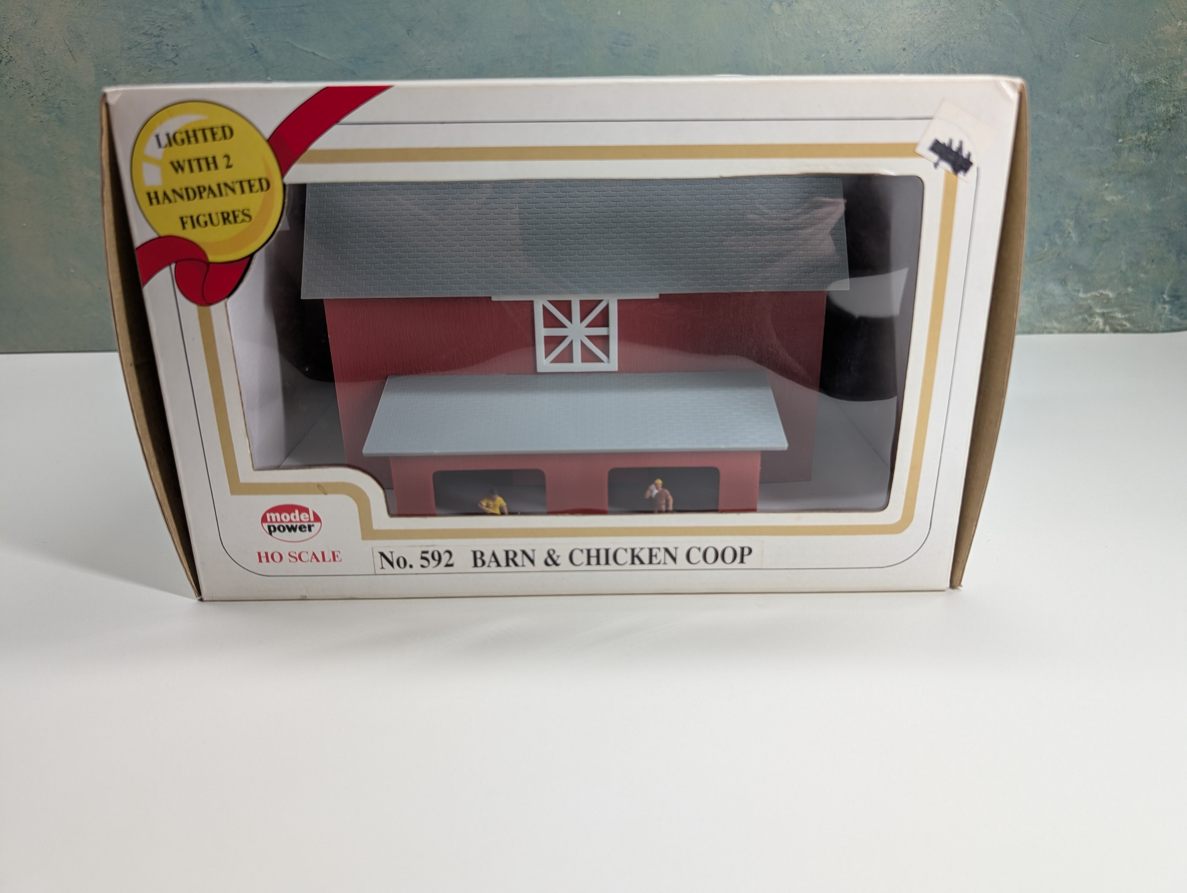 Model Power 592 HO Scale Barn & Chicken Coop