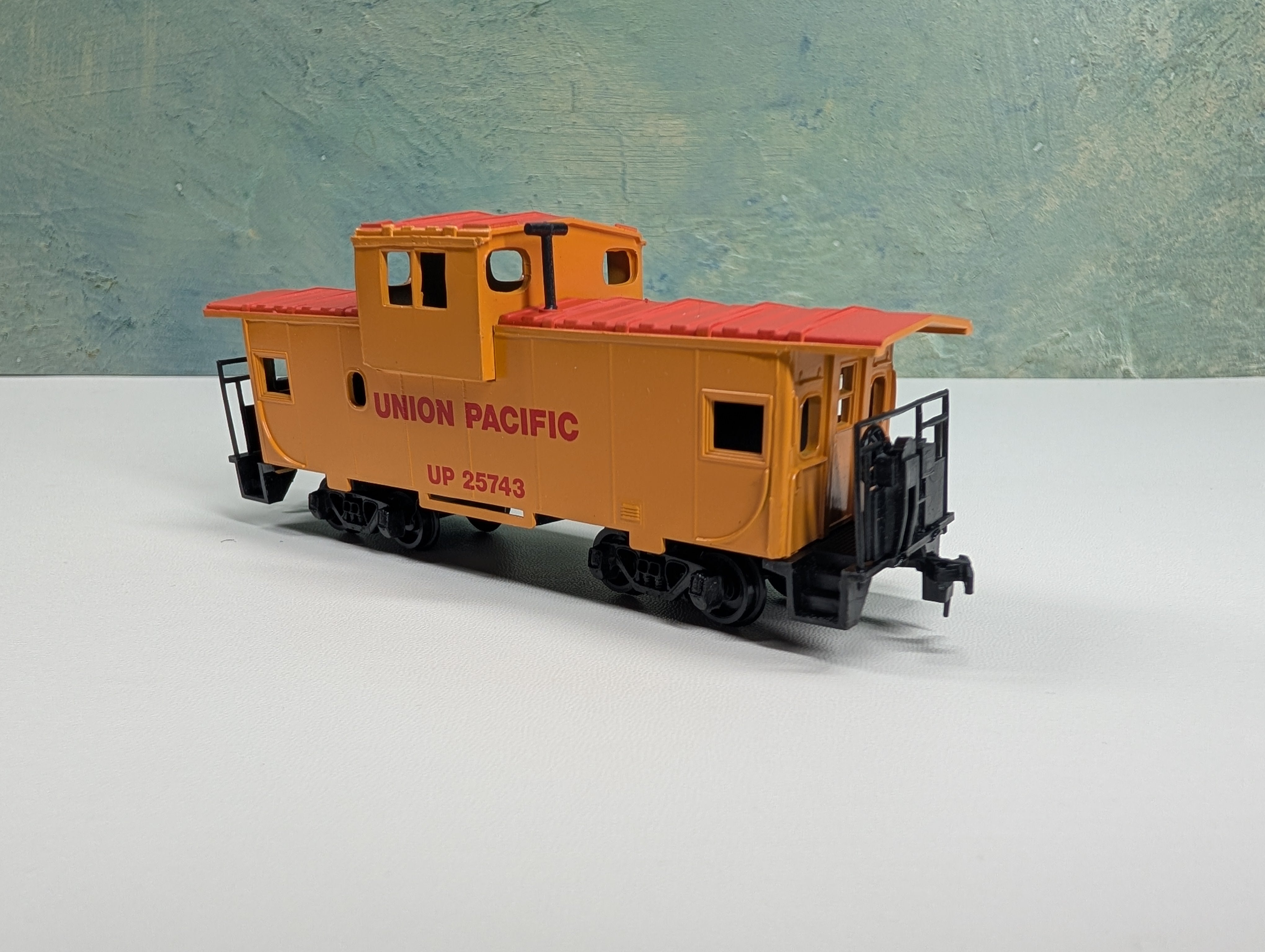 USED Bachmann HO Scale Caboose Union Pacific UP #25743