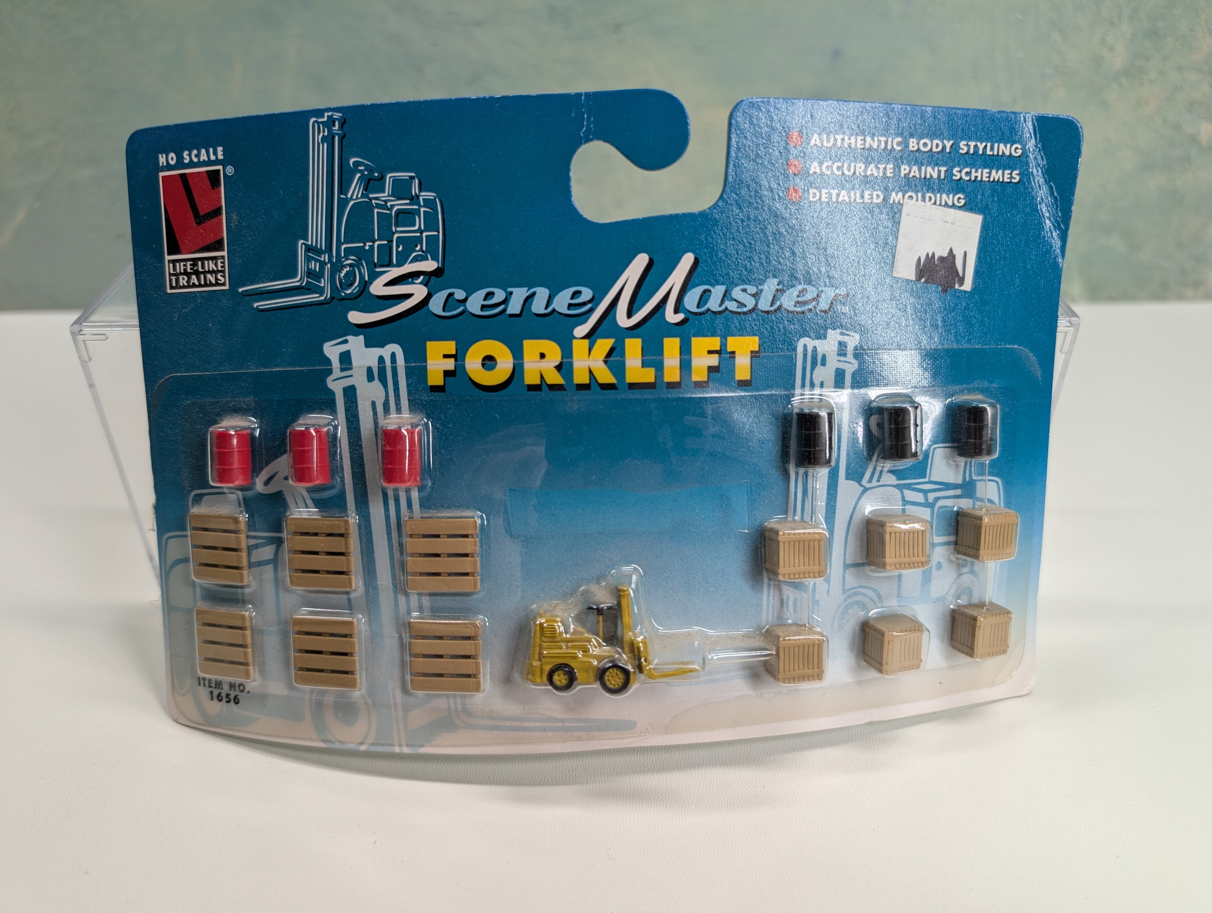 Life-Like 1656 HO Scale Forklift, Pallets and more