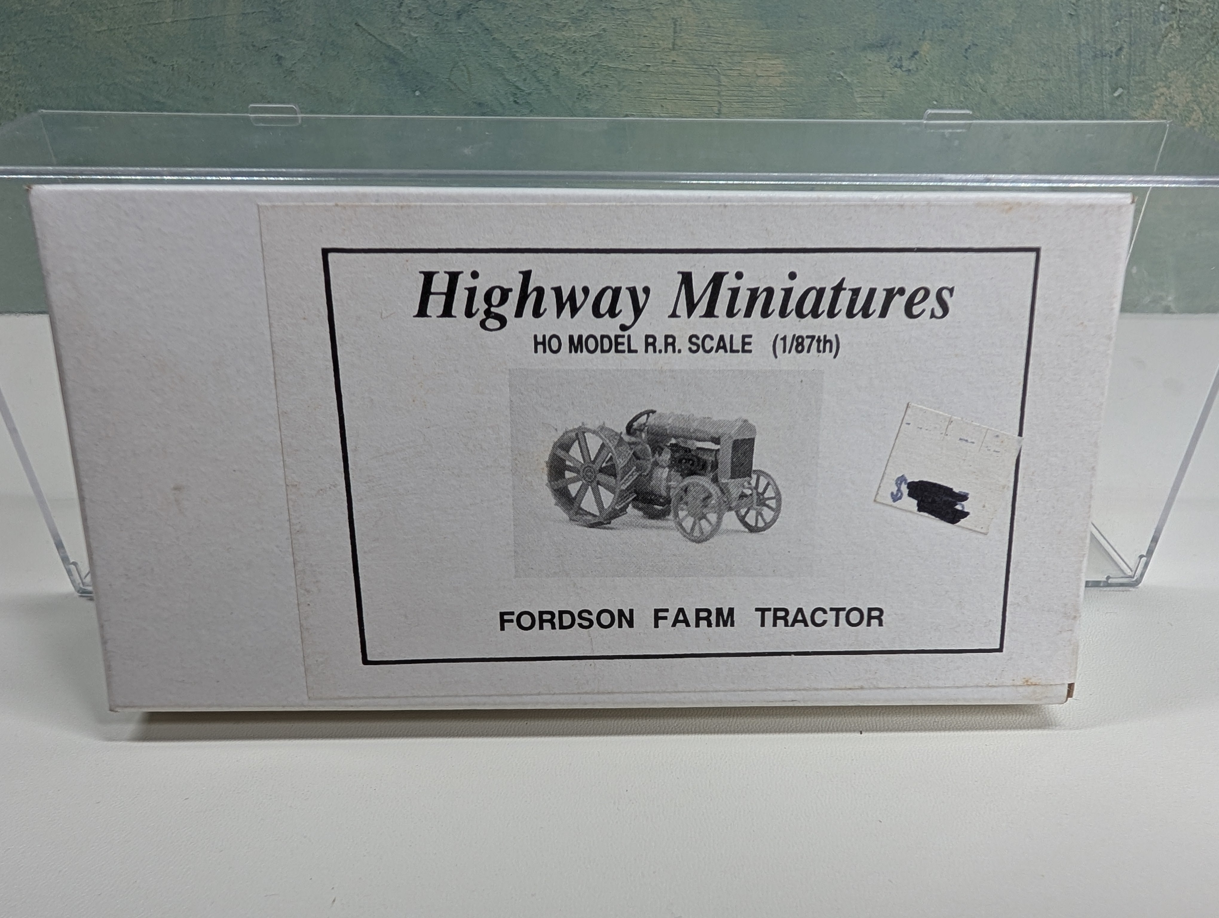 Highway Miniatures 360-218 HO Scale Fordson Farm Tractor KIT