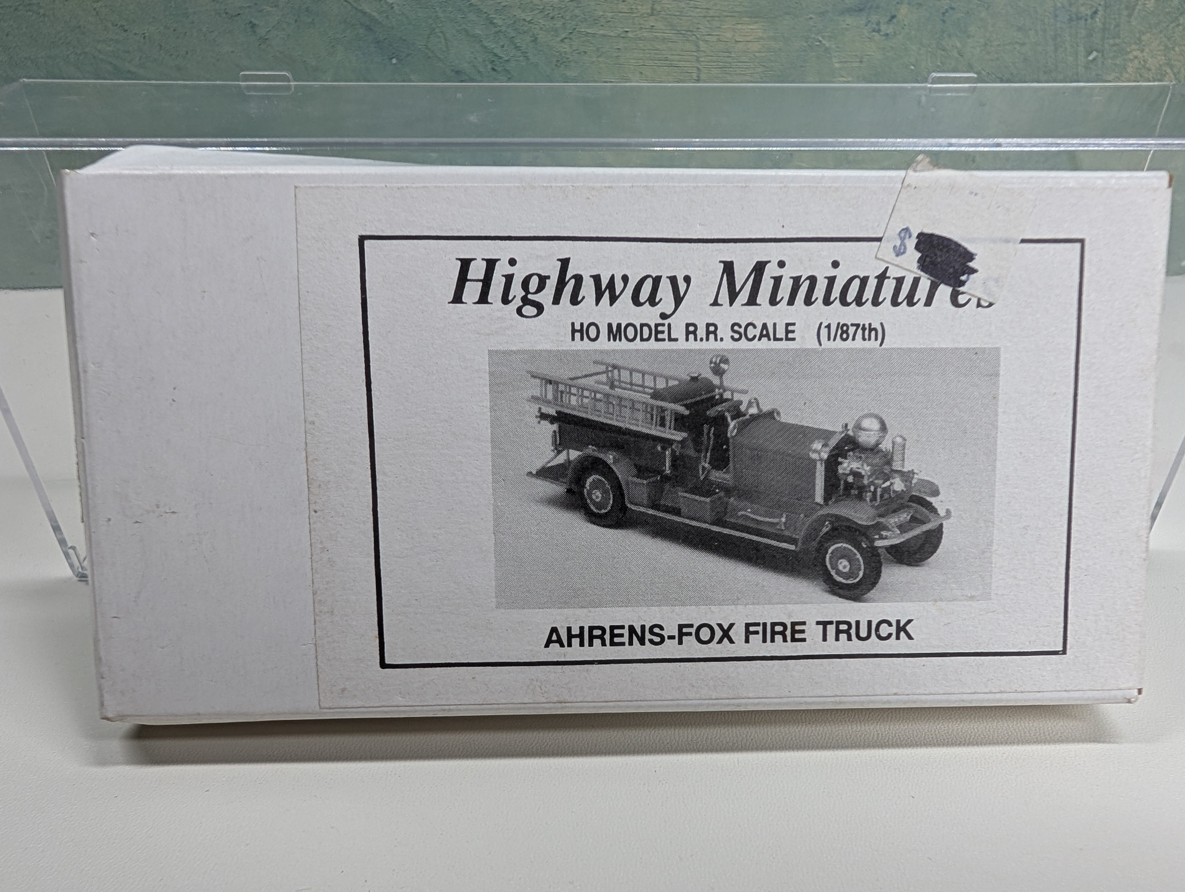 Highway Miniatures 360-221 HO Scale Ahrens-Fox Fire Truck KIT