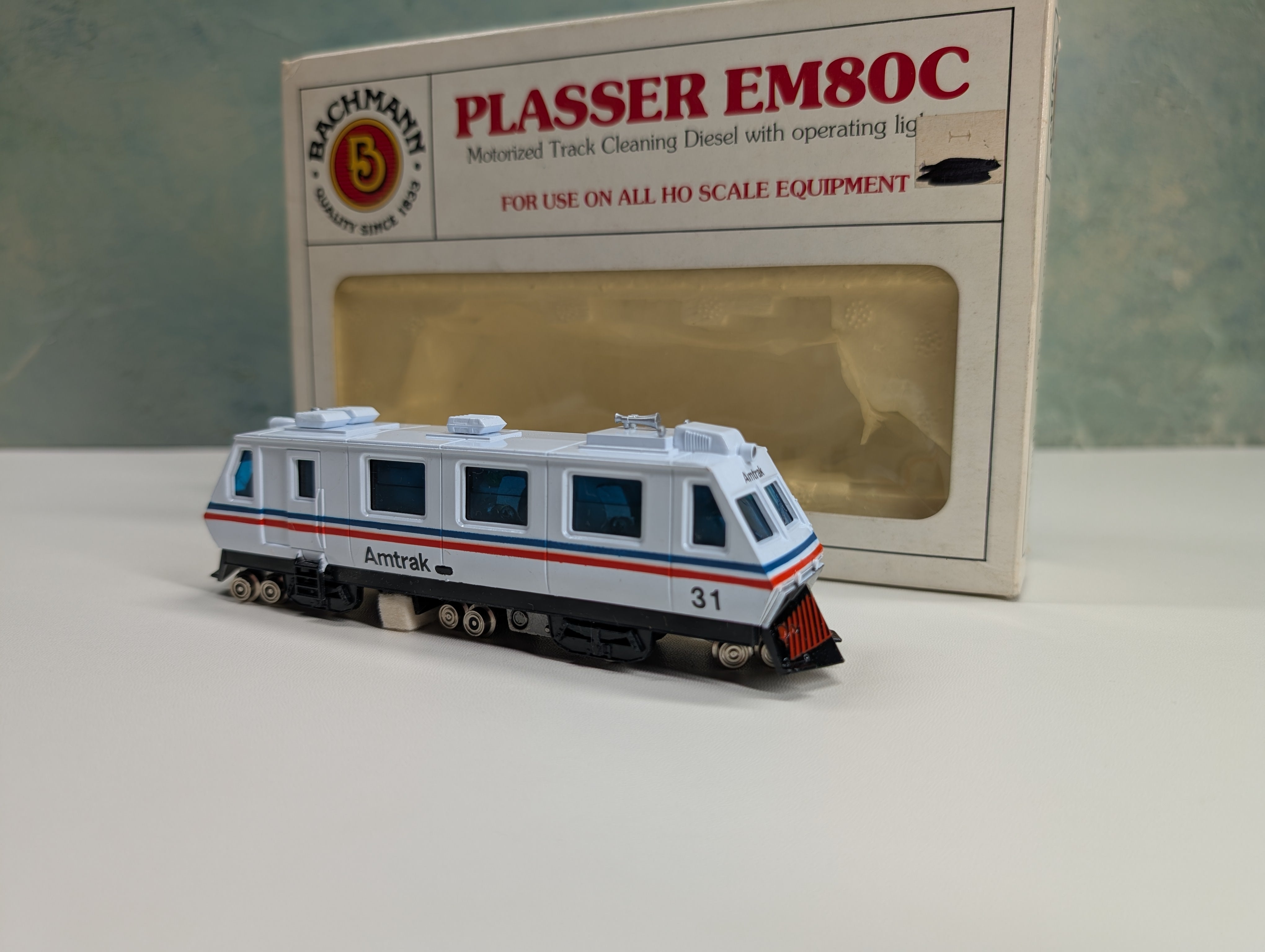 USED Bachmann 62505 HO Scale Plasser EM80C Track Cleaning Car with Operating Lights Amtrak #31 Runs Like New DC