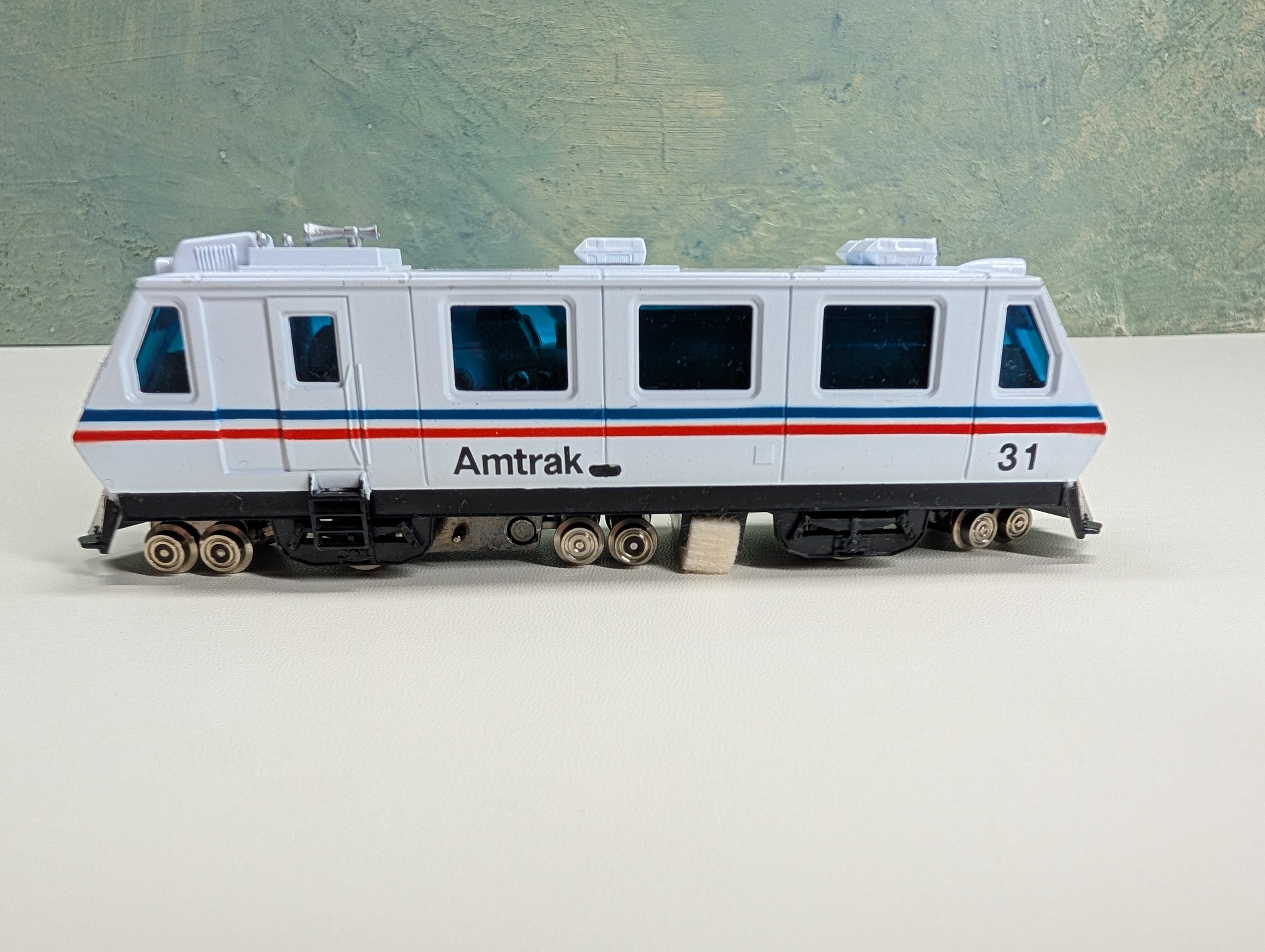 USED Bachmann 62505 HO Scale Plasser EM80C Track Cleaning Car with Operating Lights Amtrak #31 Runs Like New DC