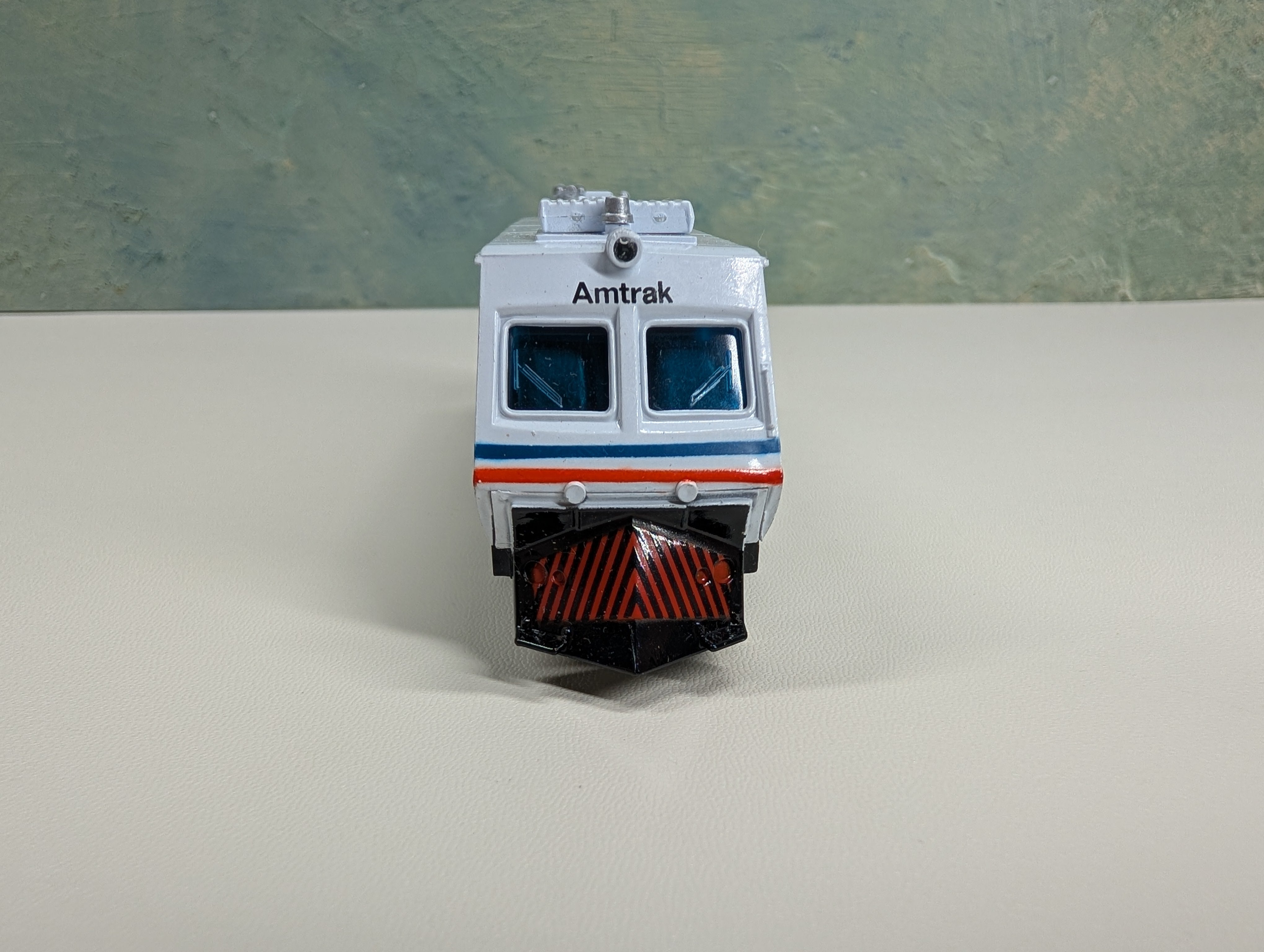 USED Bachmann 62505 HO Scale Plasser EM80C Track Cleaning Car with Operating Lights Amtrak #31 Runs Like New DC