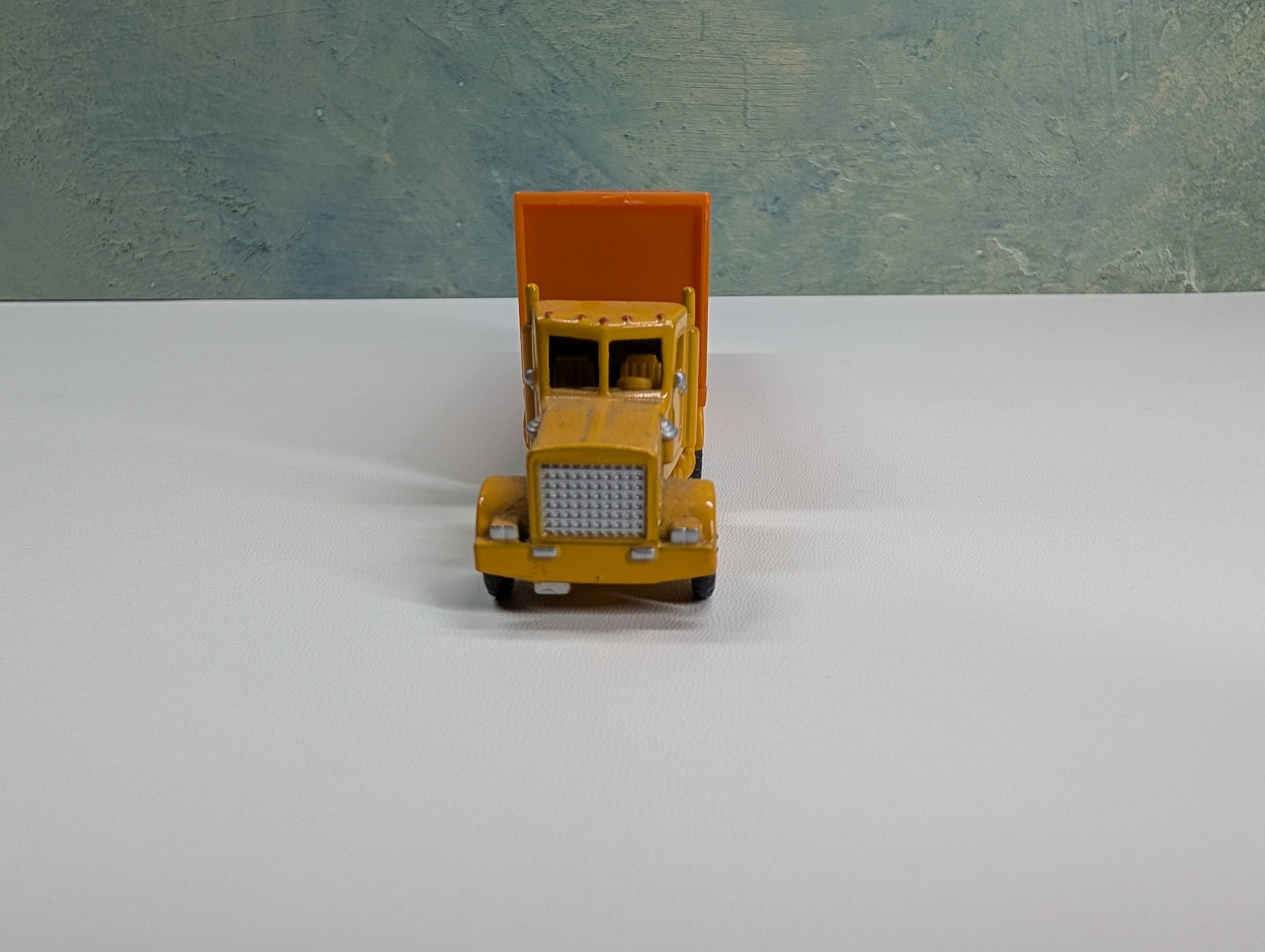 USED HO Scale Orange Truck Cab and Trailer Hapag-Lloyd