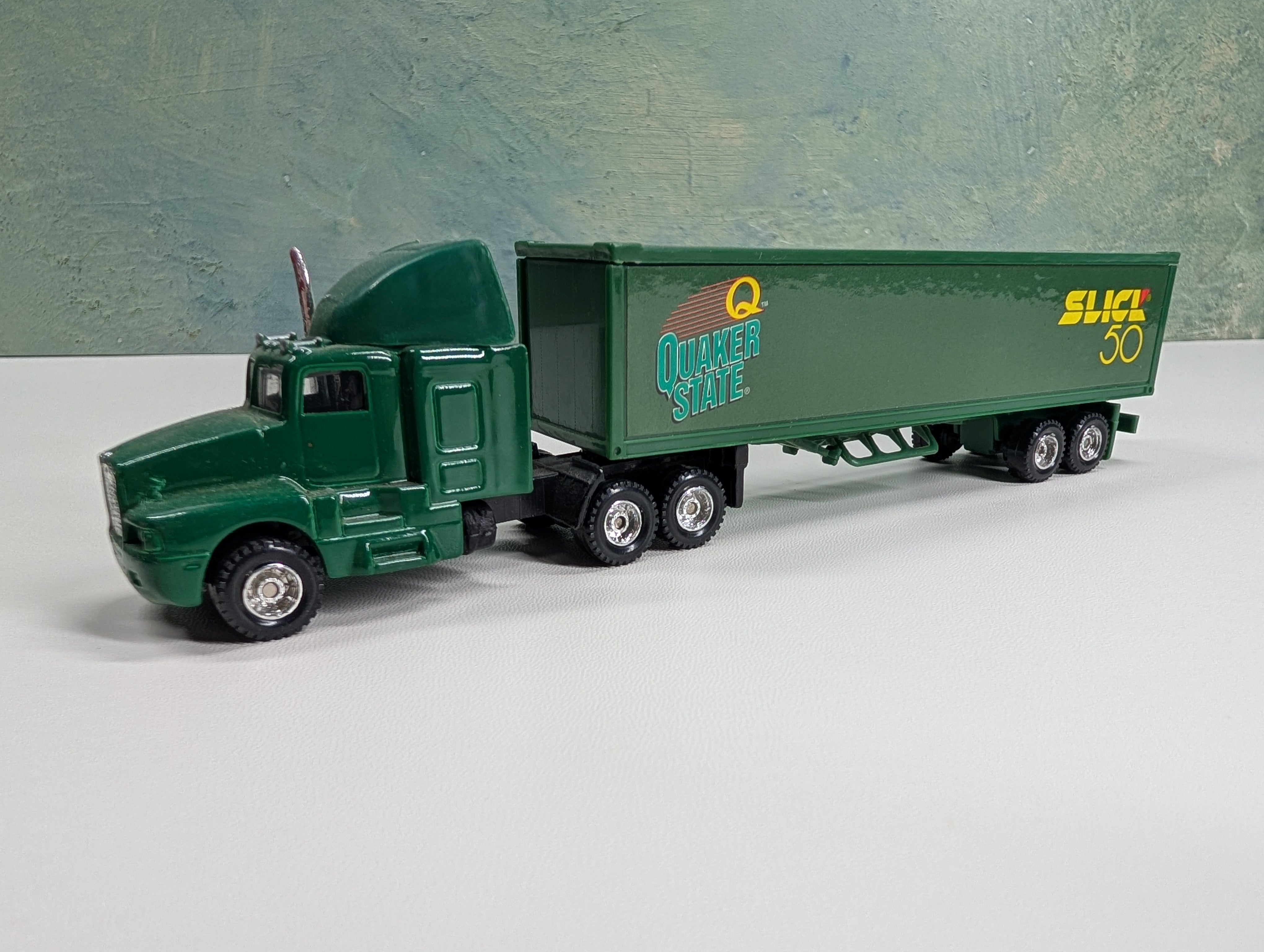 USED HO Scale Green Truck Cab and Trailer Quaker State