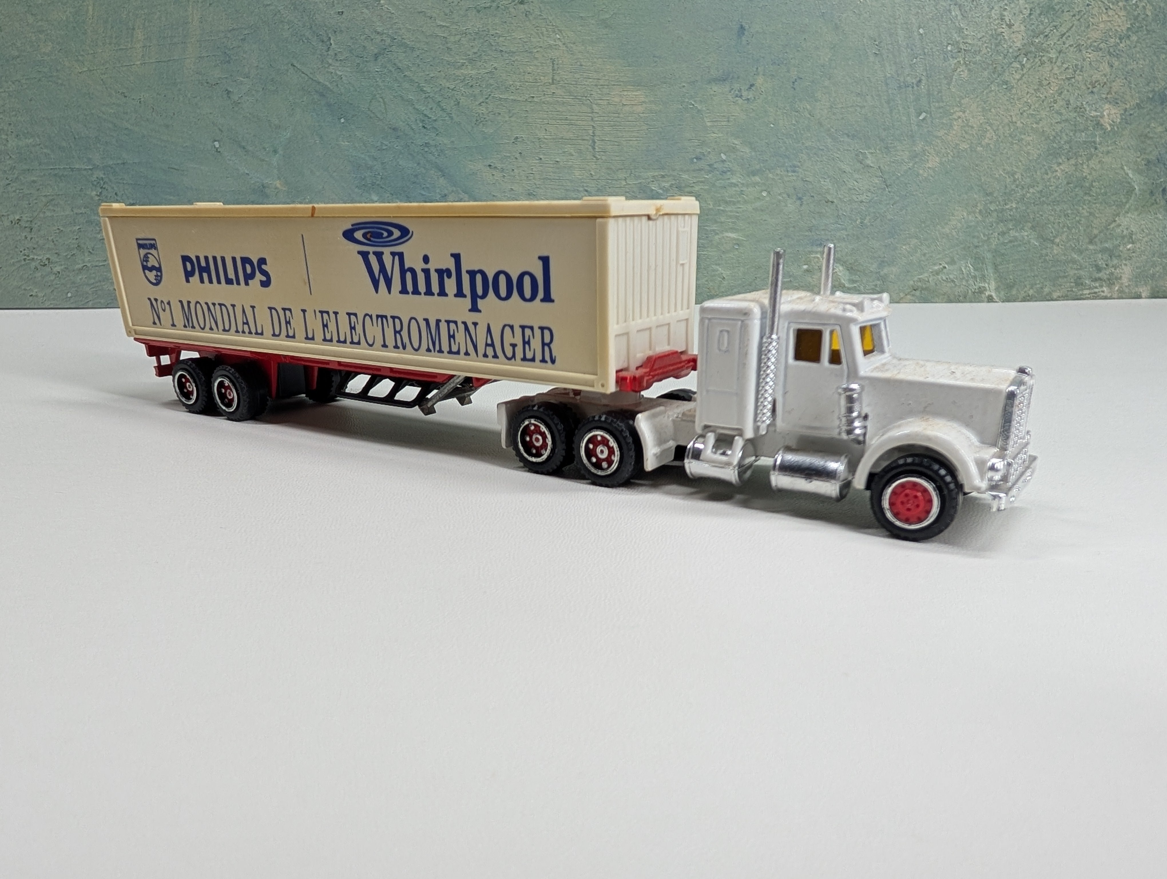 USED HO Scale One Truck Cab and Trailer Philips Whirlpool