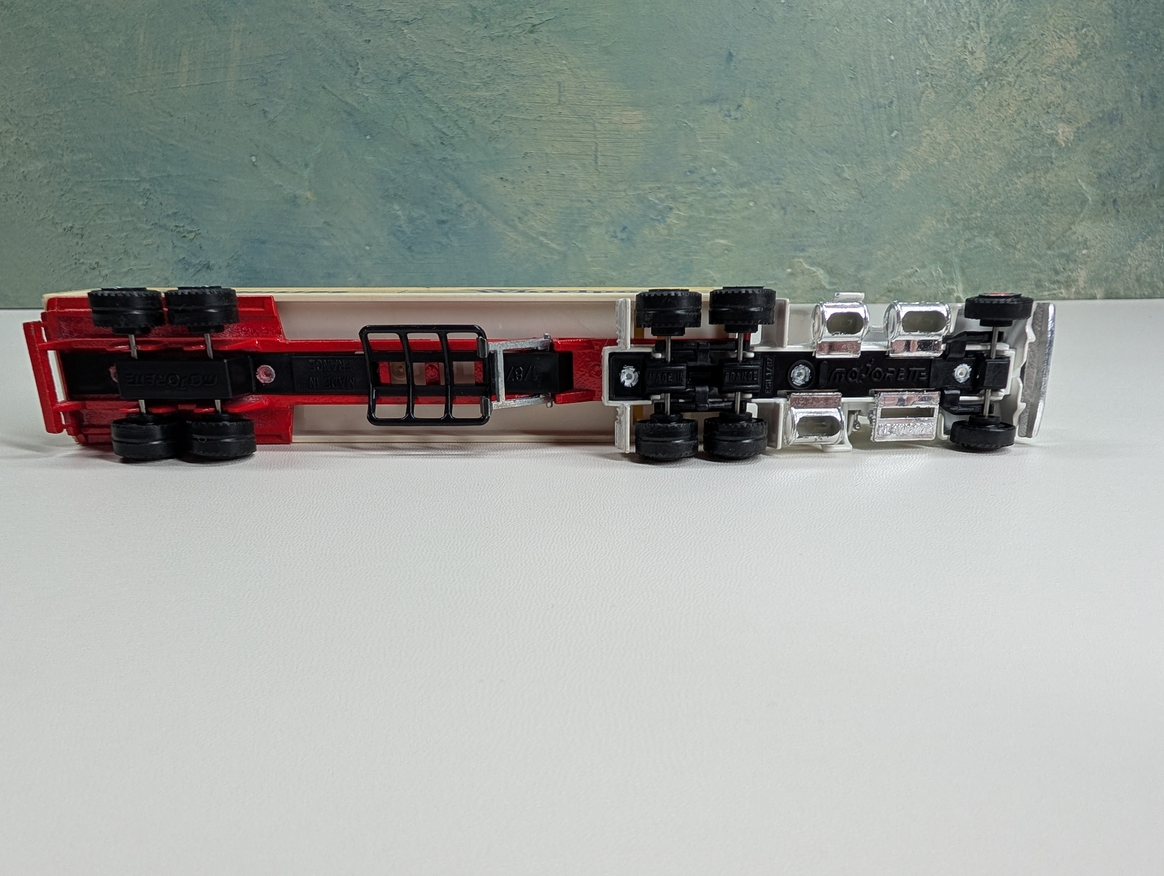 USED HO Scale One Truck Cab and Trailer Philips Whirlpool