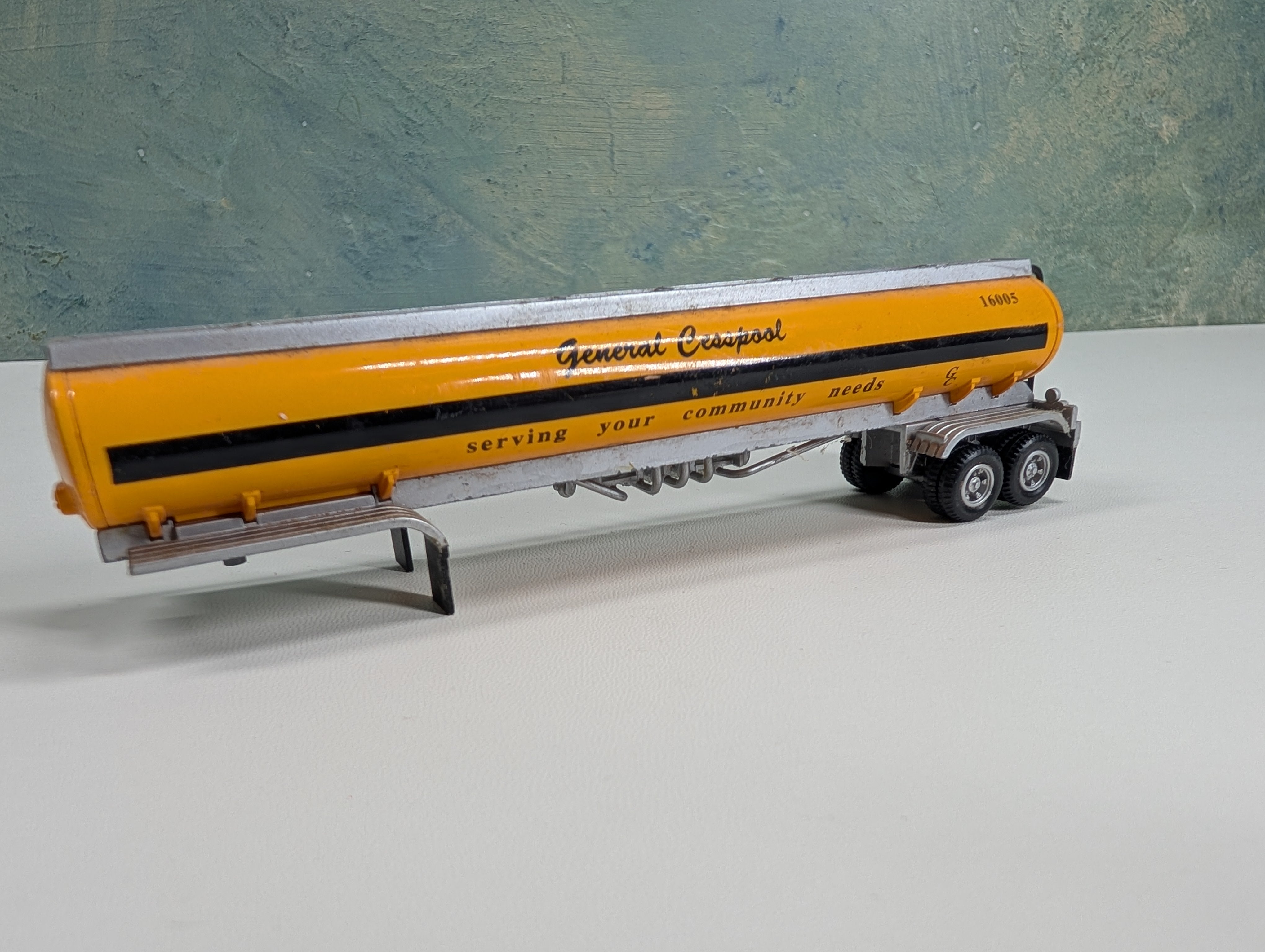 USED HO Scale Fuel Tanker General Cesspool 16005