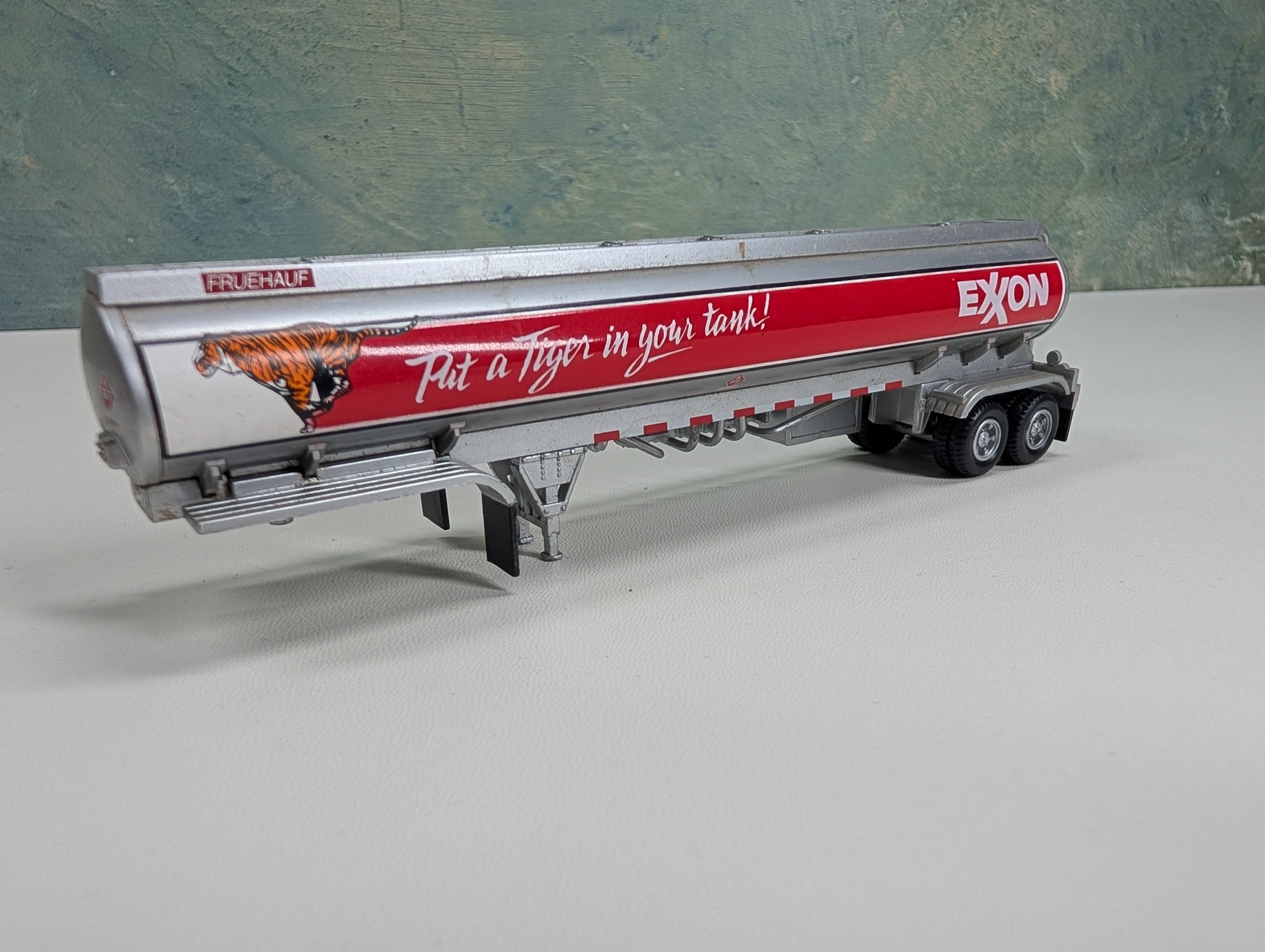 USED HO Scale Fuel Tanker Exxon