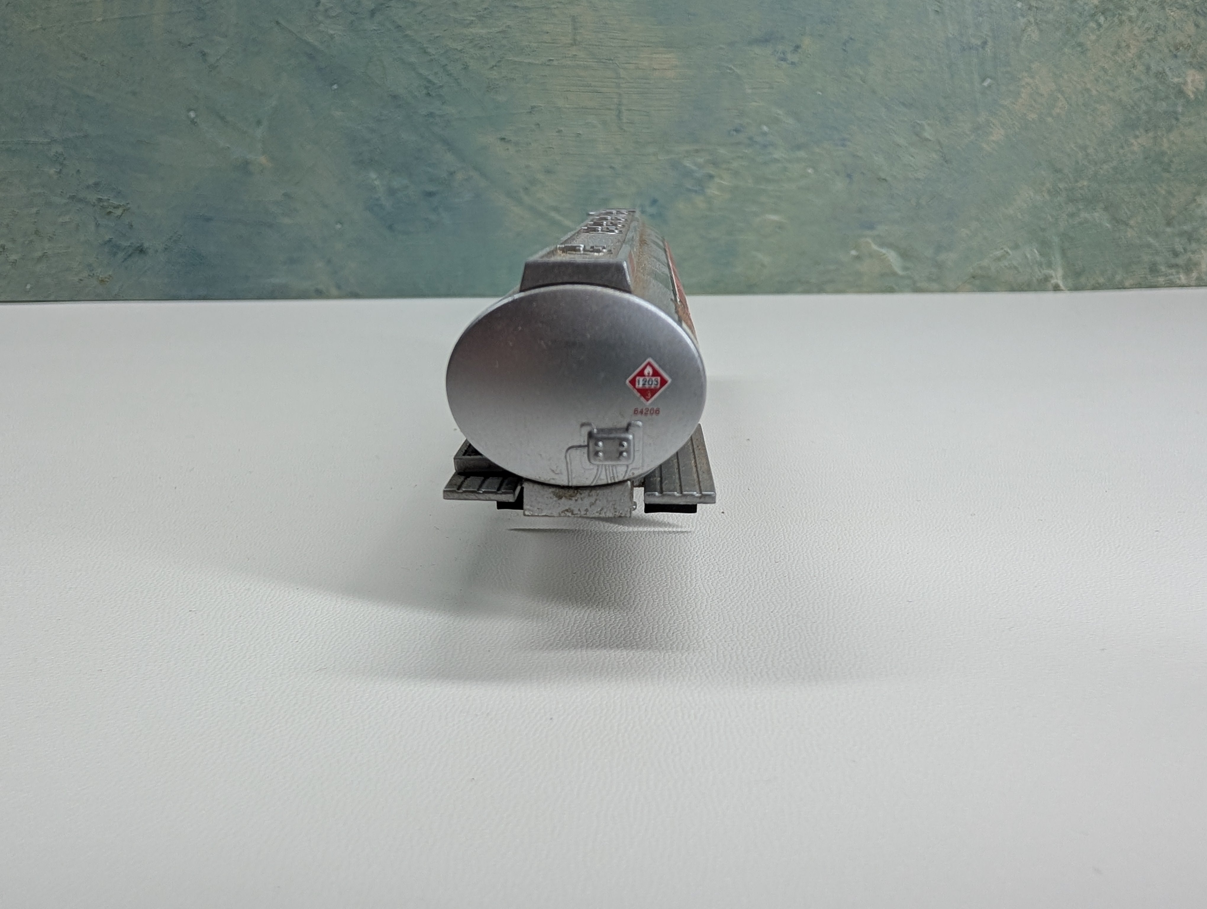 USED HO Scale Fuel Tanker Exxon