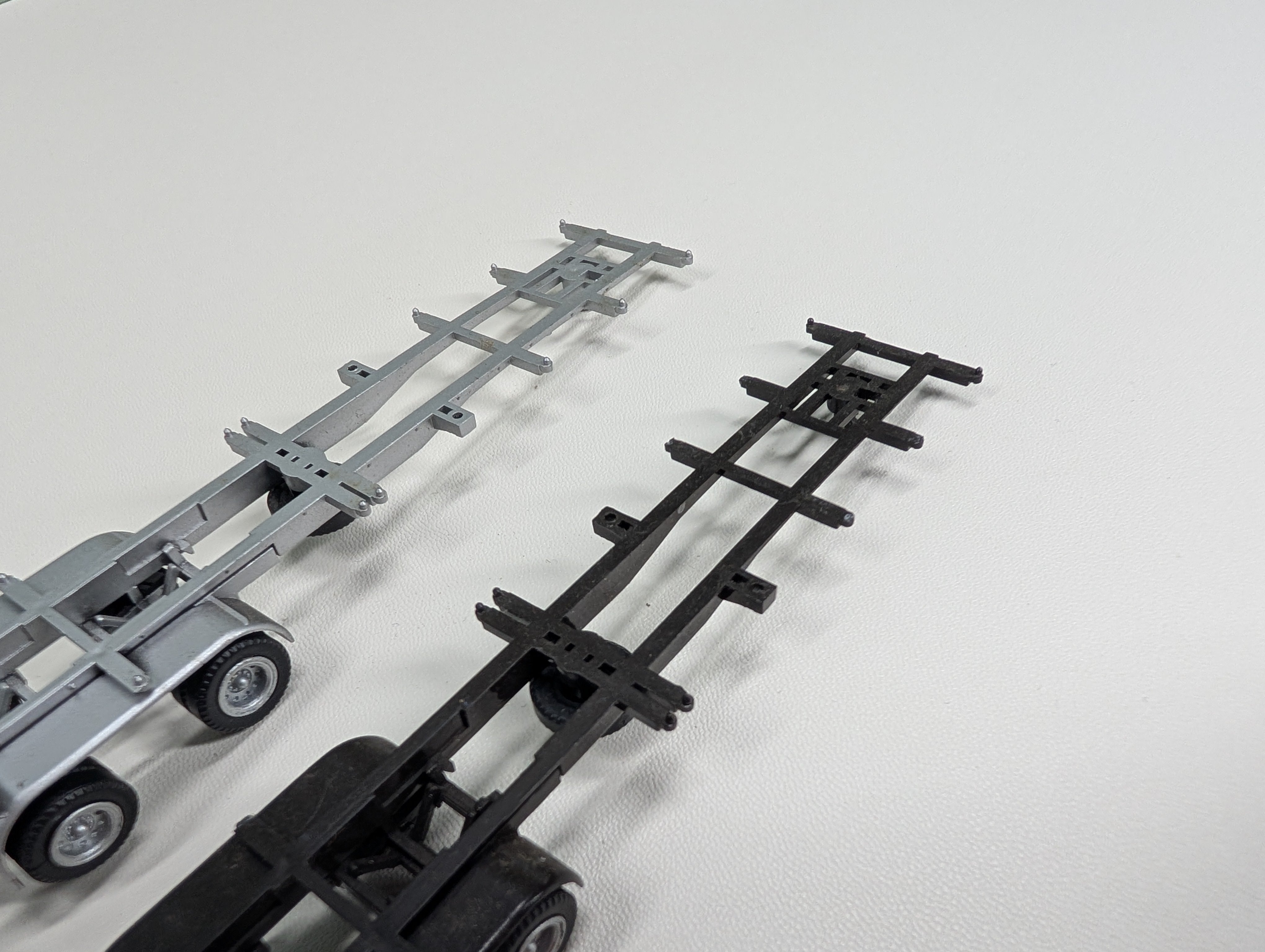 USED HO Scale Pair of Chassis Trailers