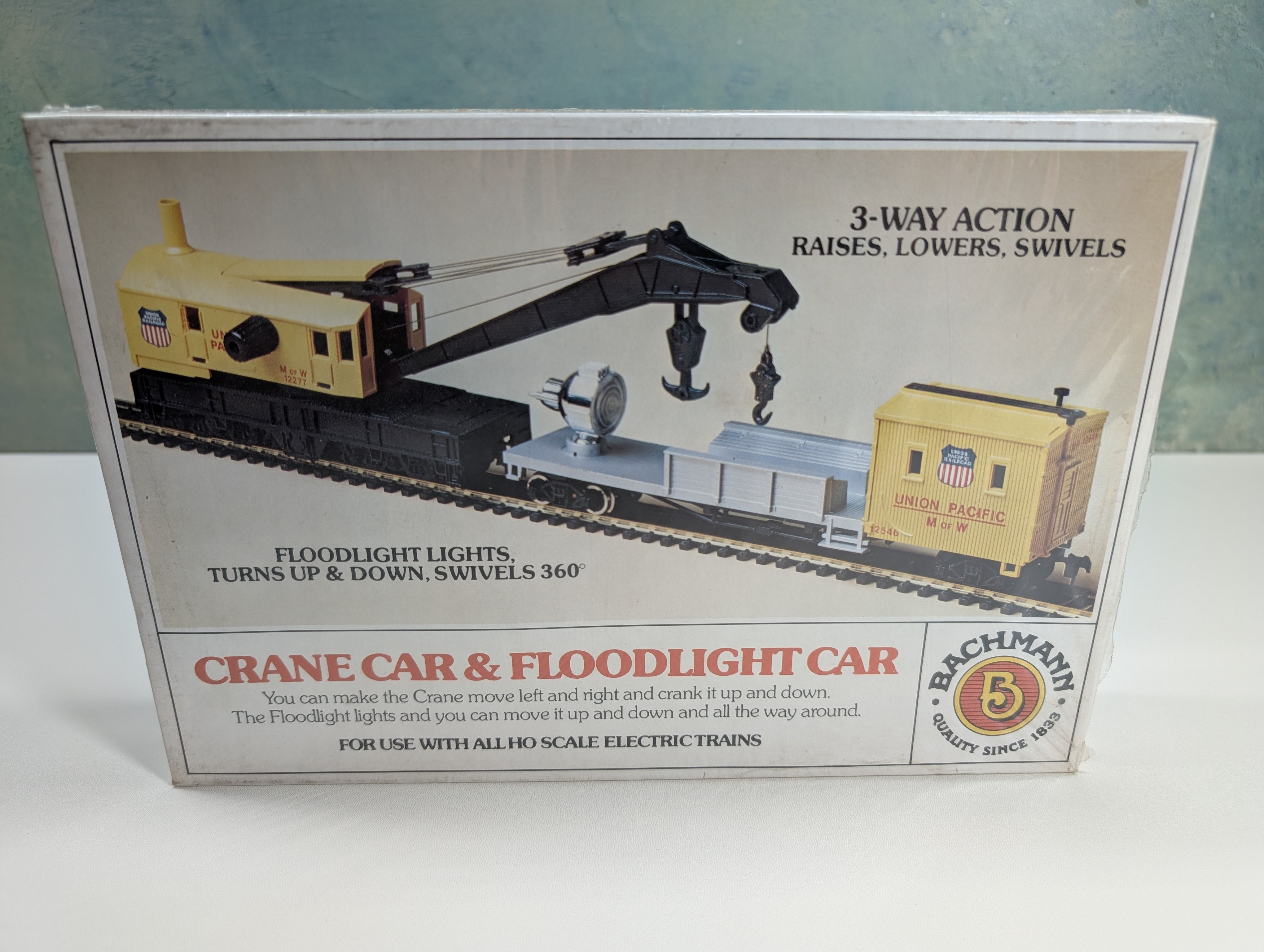 Bachmann 46-1215-01 HO Scale Crane Car & Floodlight Car (Sealed) Union Pacific KIT