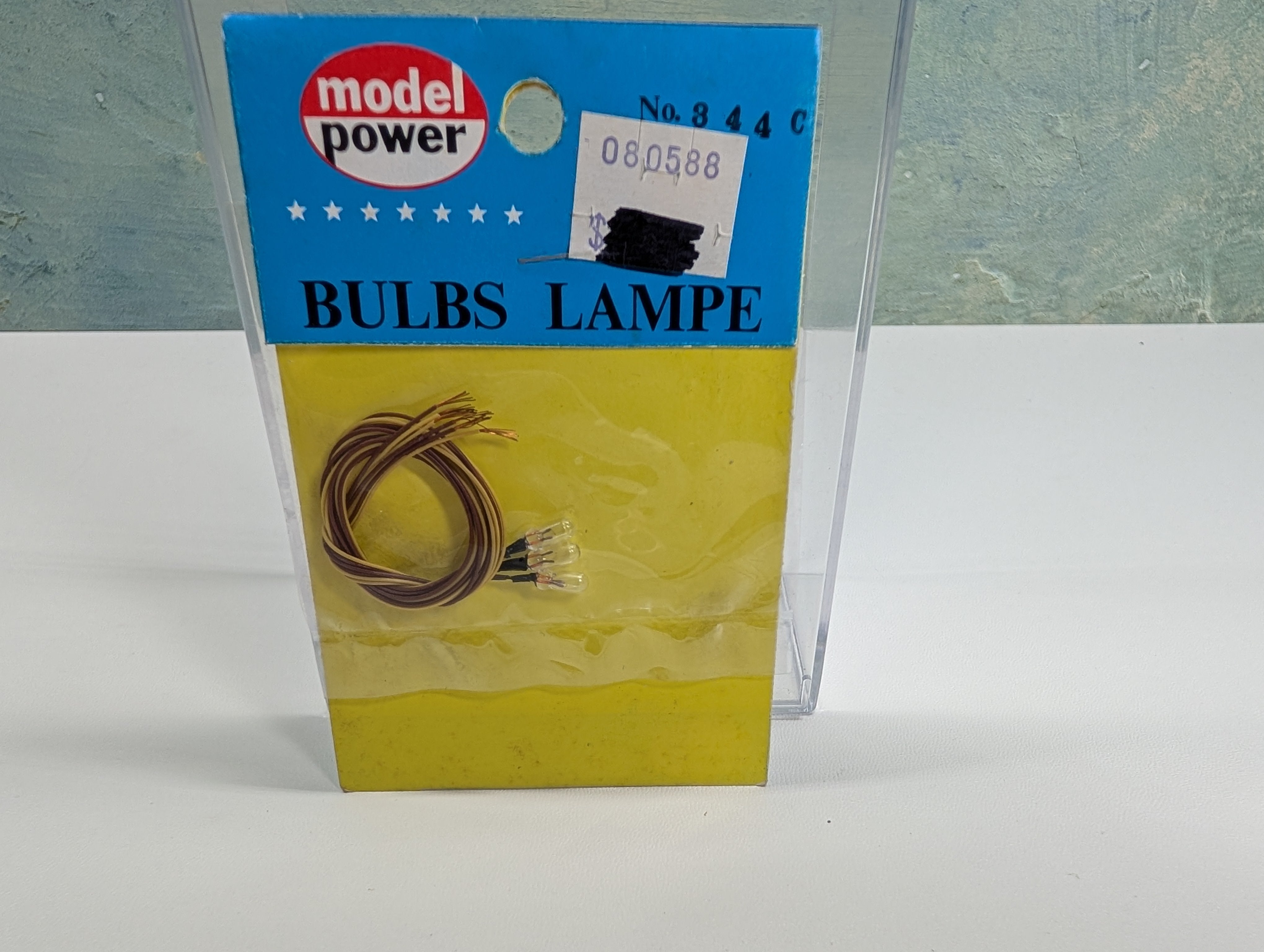 Model Power 344 HO Scale 1.5 Volts Clear Bulbs