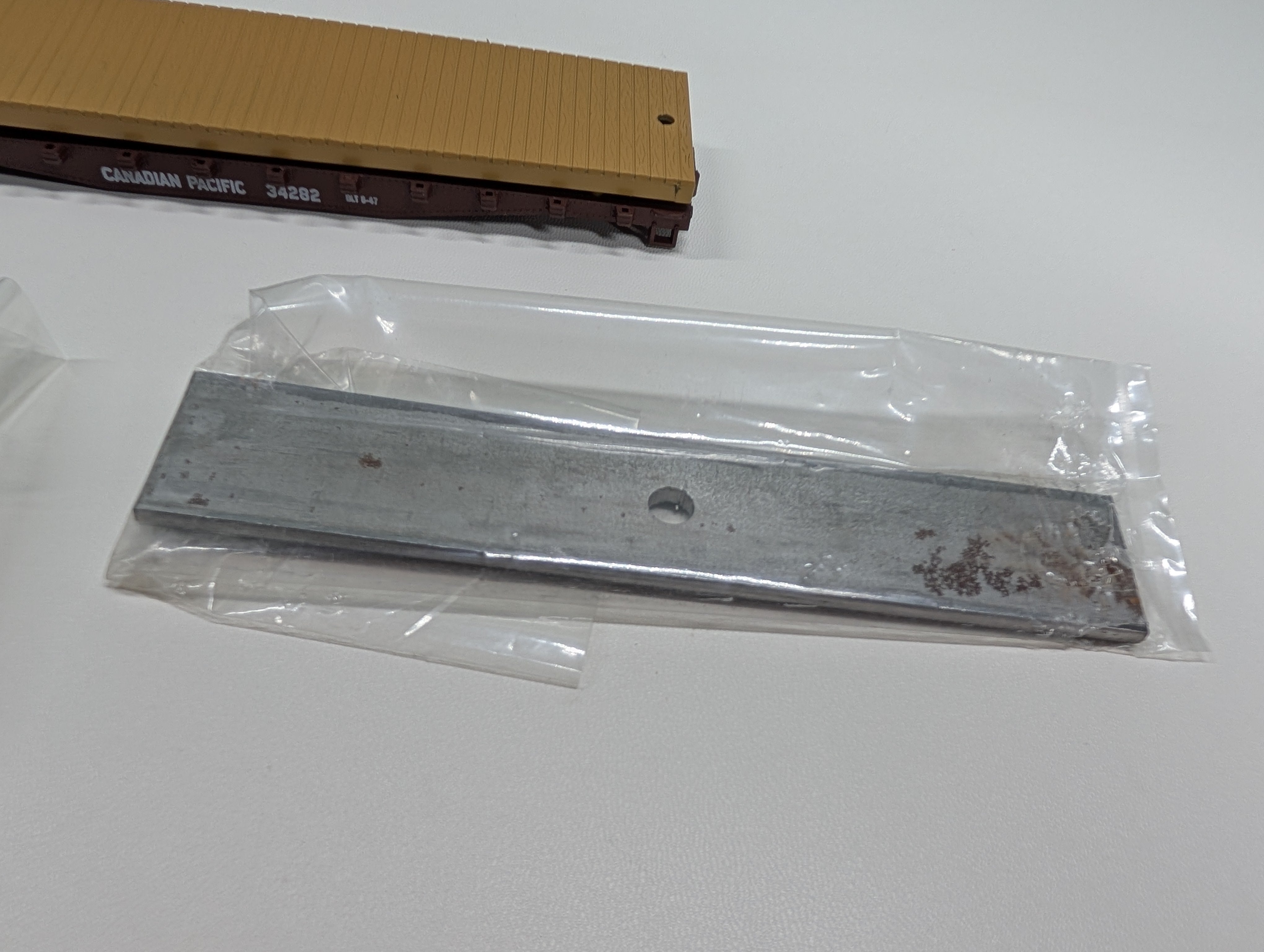 USED Mantua 728-80 HO Scale Flat Car w/ Stakes Canadian Pacific #34282 KIT