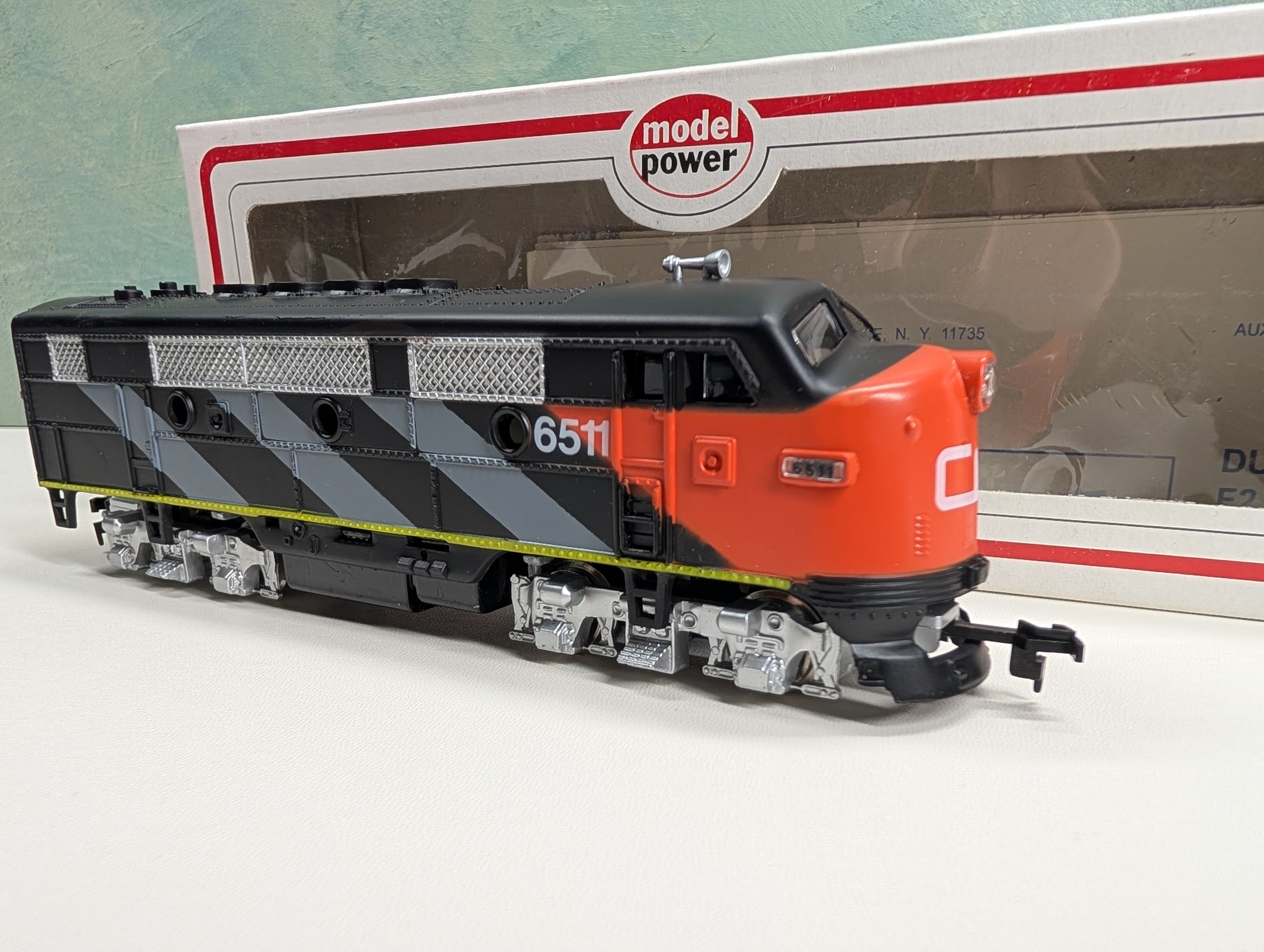 USED Model Power HO Scale F2 Diesel Locomotive Canadian National #6511 Runs Great DC