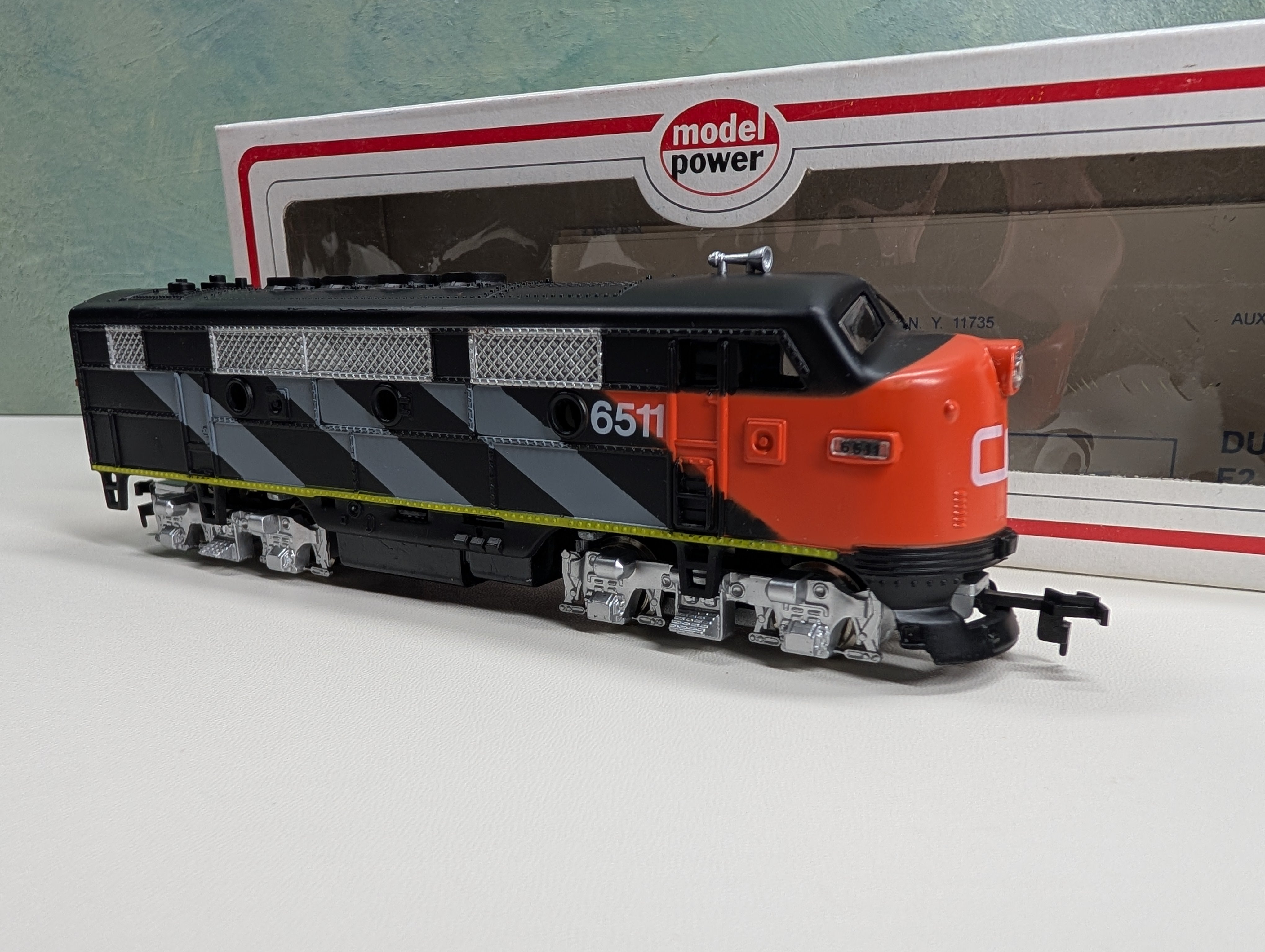 USED Model Power HO Scale F2 Diesel Locomotive Canadian National #6511 Runs Great DC