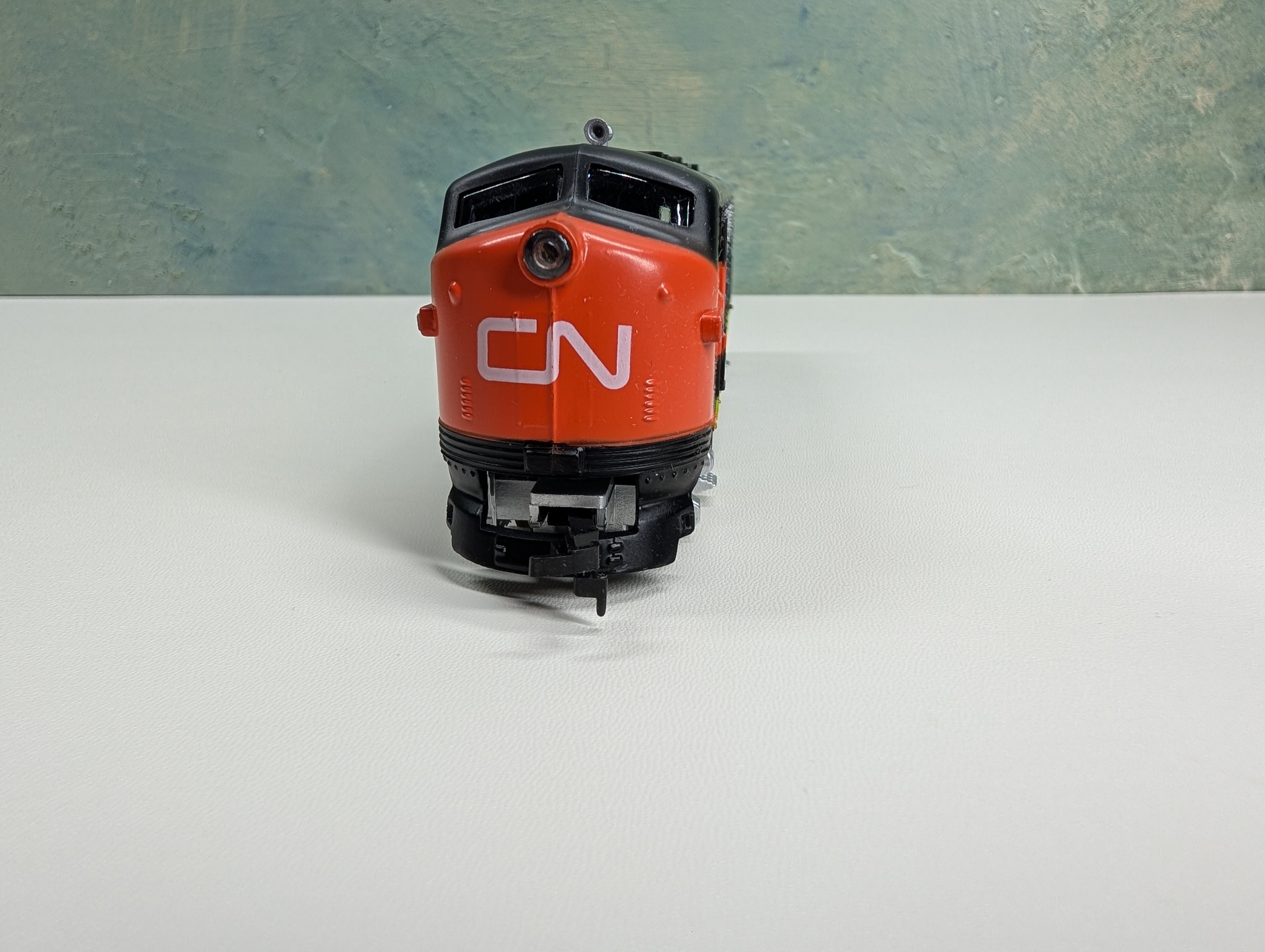 USED Model Power HO Scale F2 Diesel Locomotive Canadian National #6511 Runs Great DC
