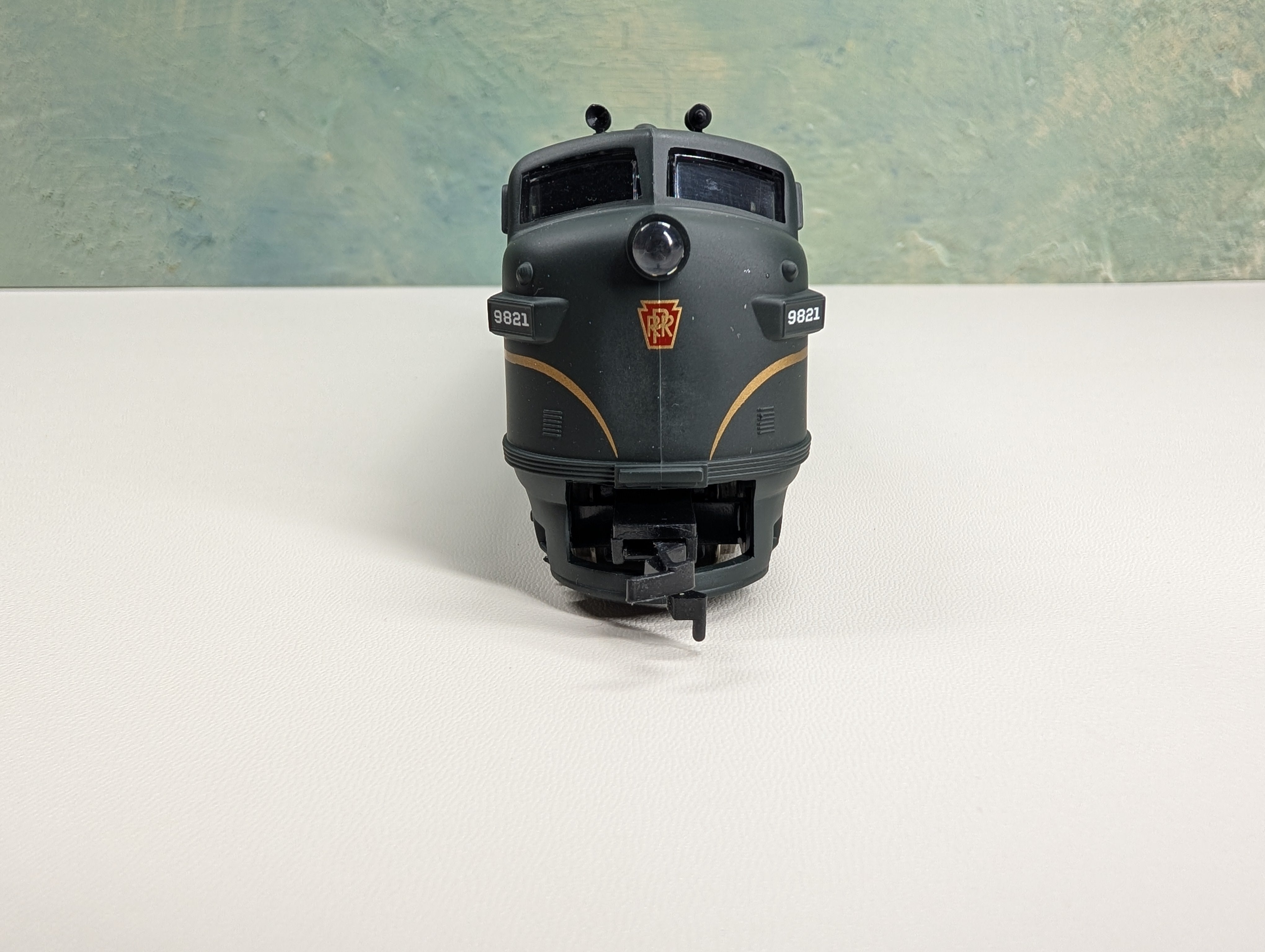 USED Mantua HO Scale F7A Diesel Locomotive Pennsylvania #9821 Runs Great DC