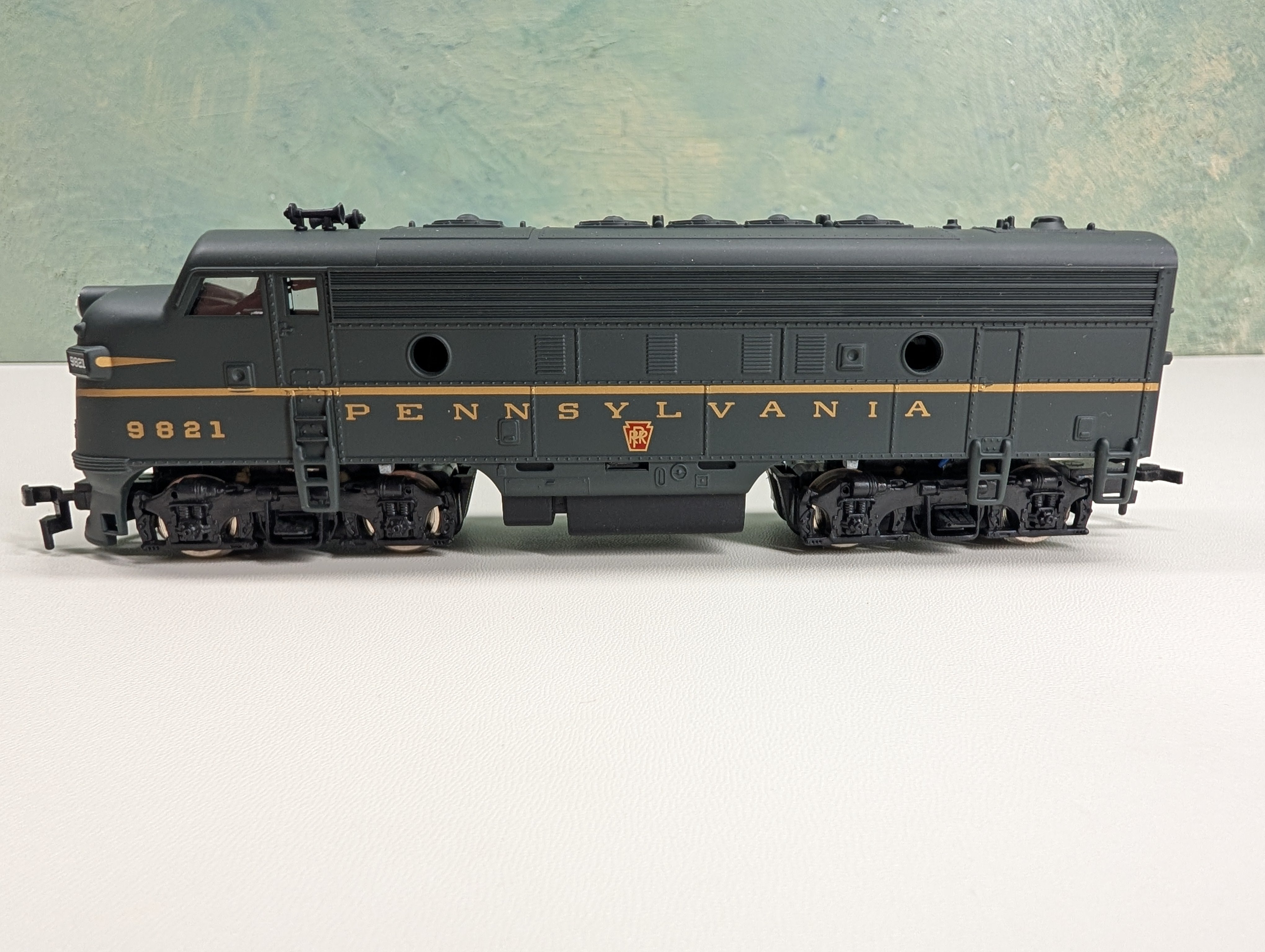 USED Mantua HO Scale F7A Diesel Locomotive Pennsylvania #9821 Runs Great DC