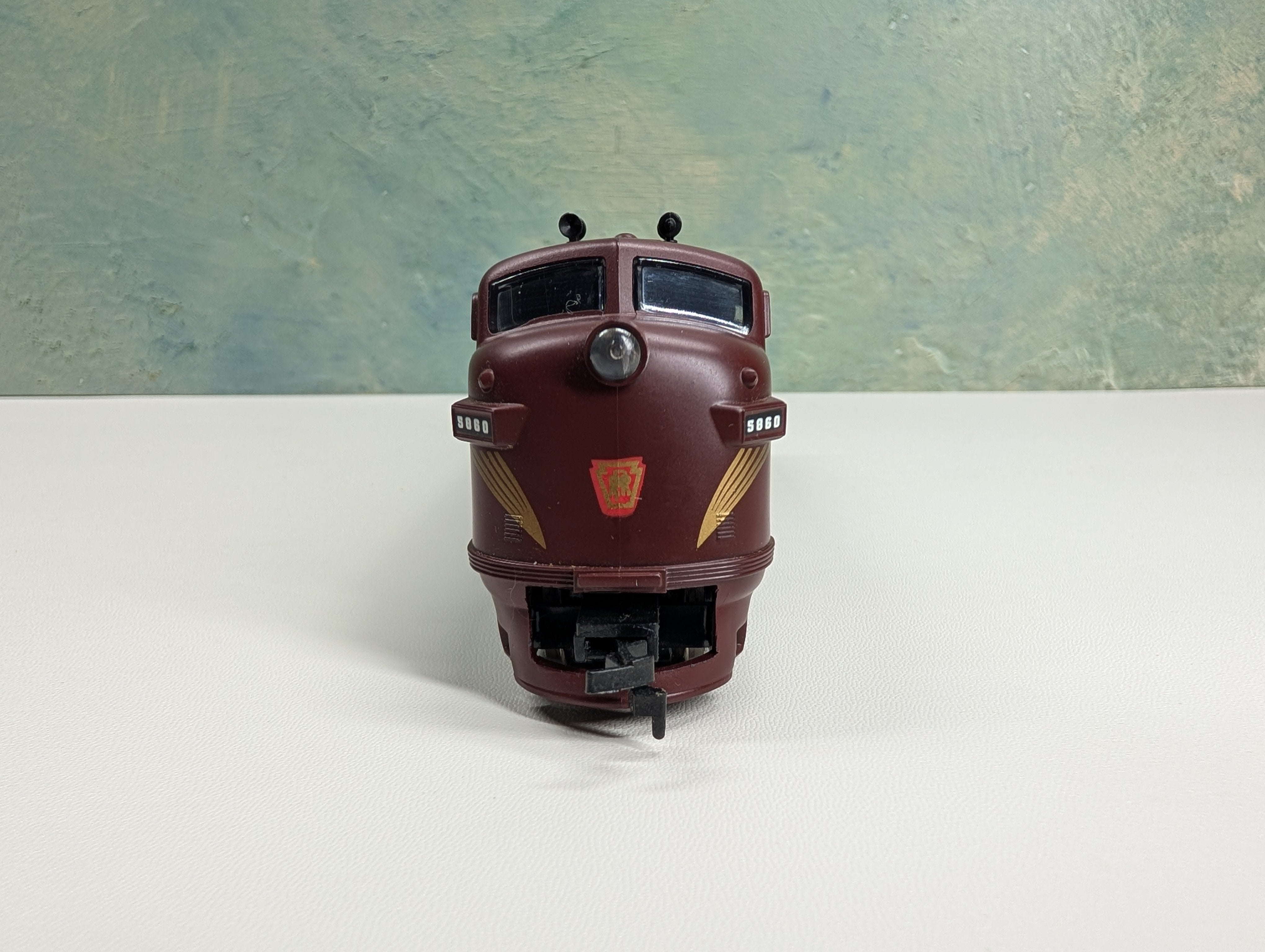 USED Mantua HO Scale F7A Diesel Locomotive Pennsylvania #5860 Runs Great DC