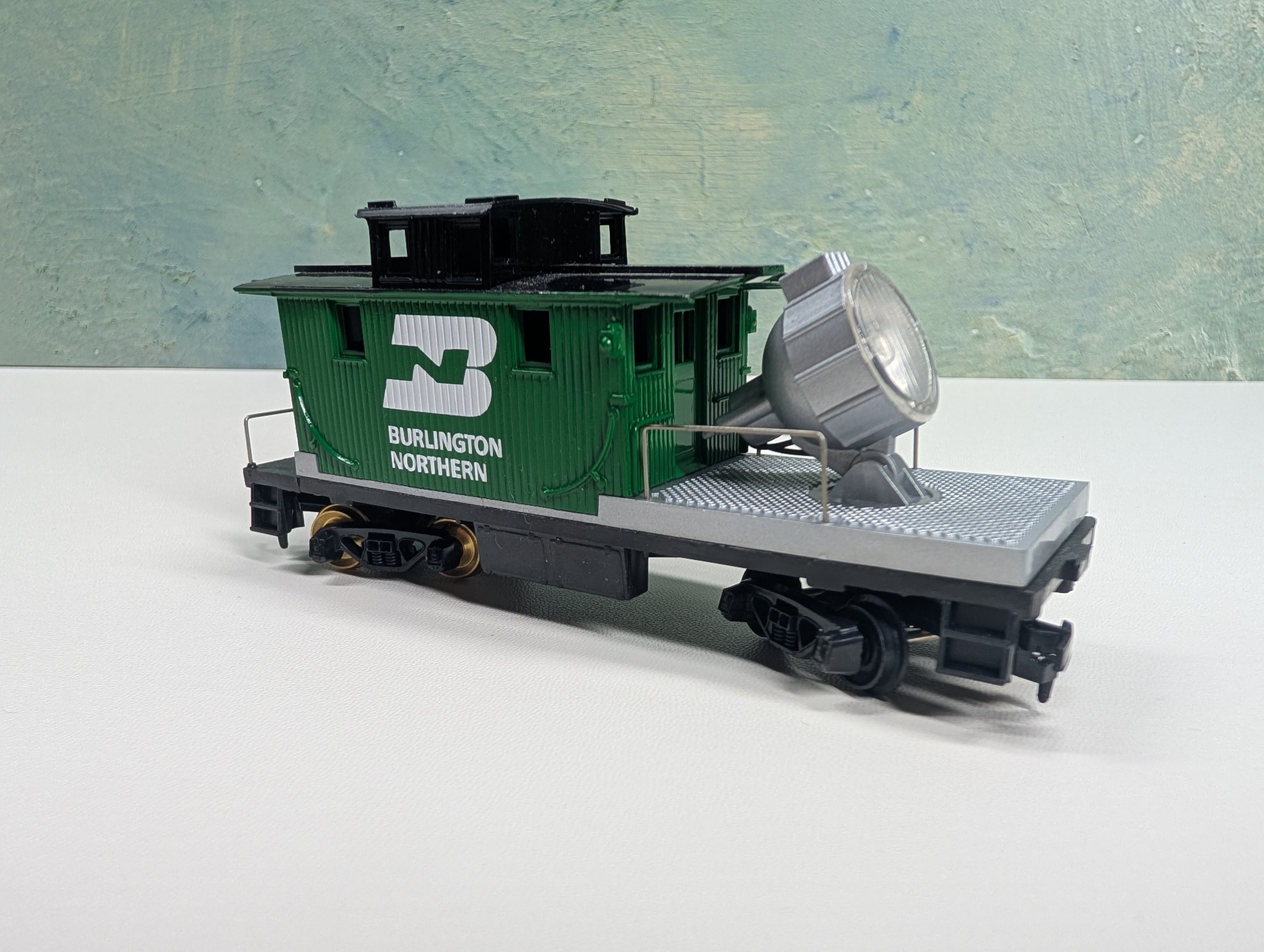 USED Tyco HO Scale Searchlight Caboose (tested)