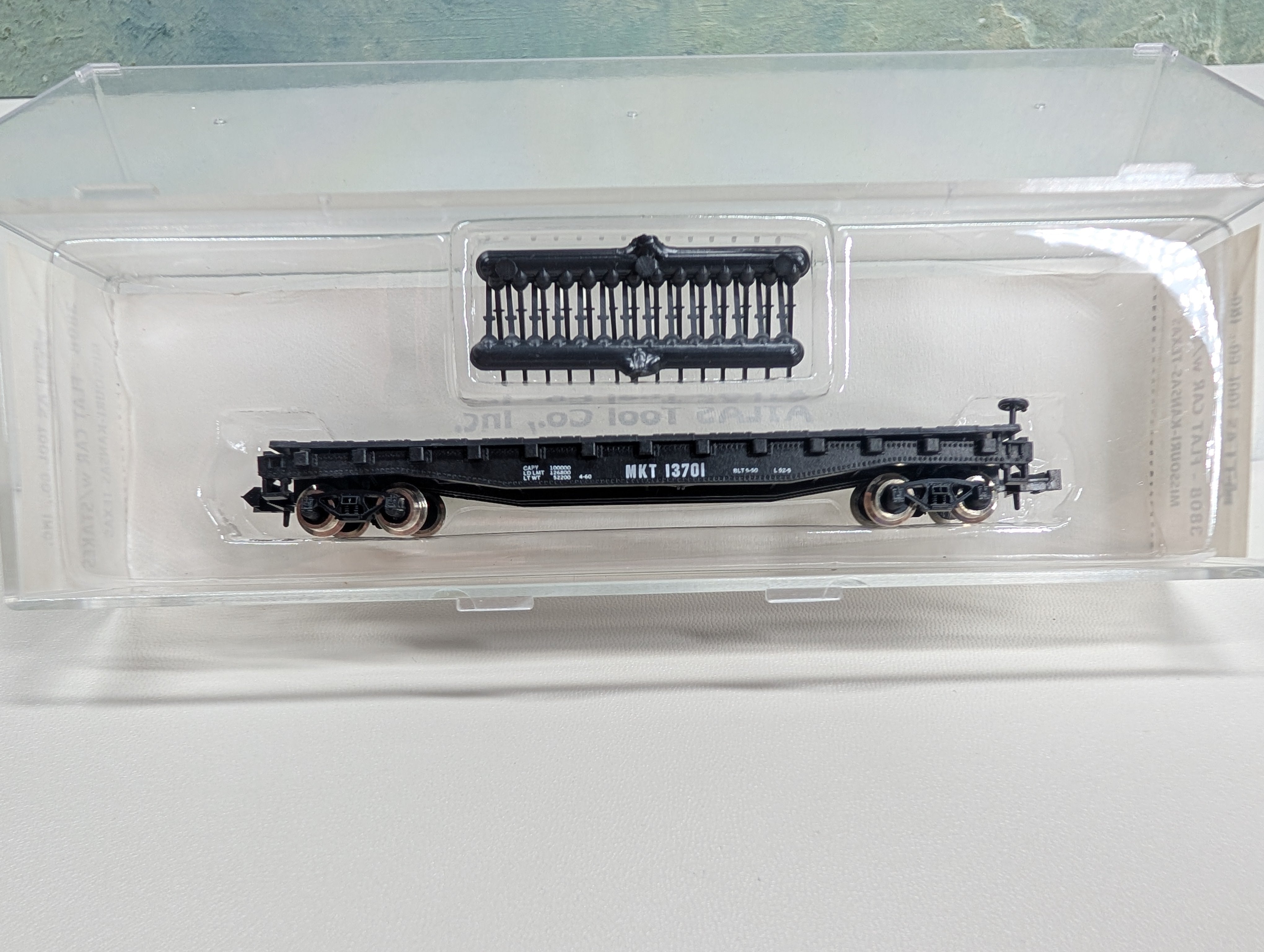 Atlas 3808 N Scale Flat Car w/ Stakes MKT #13701