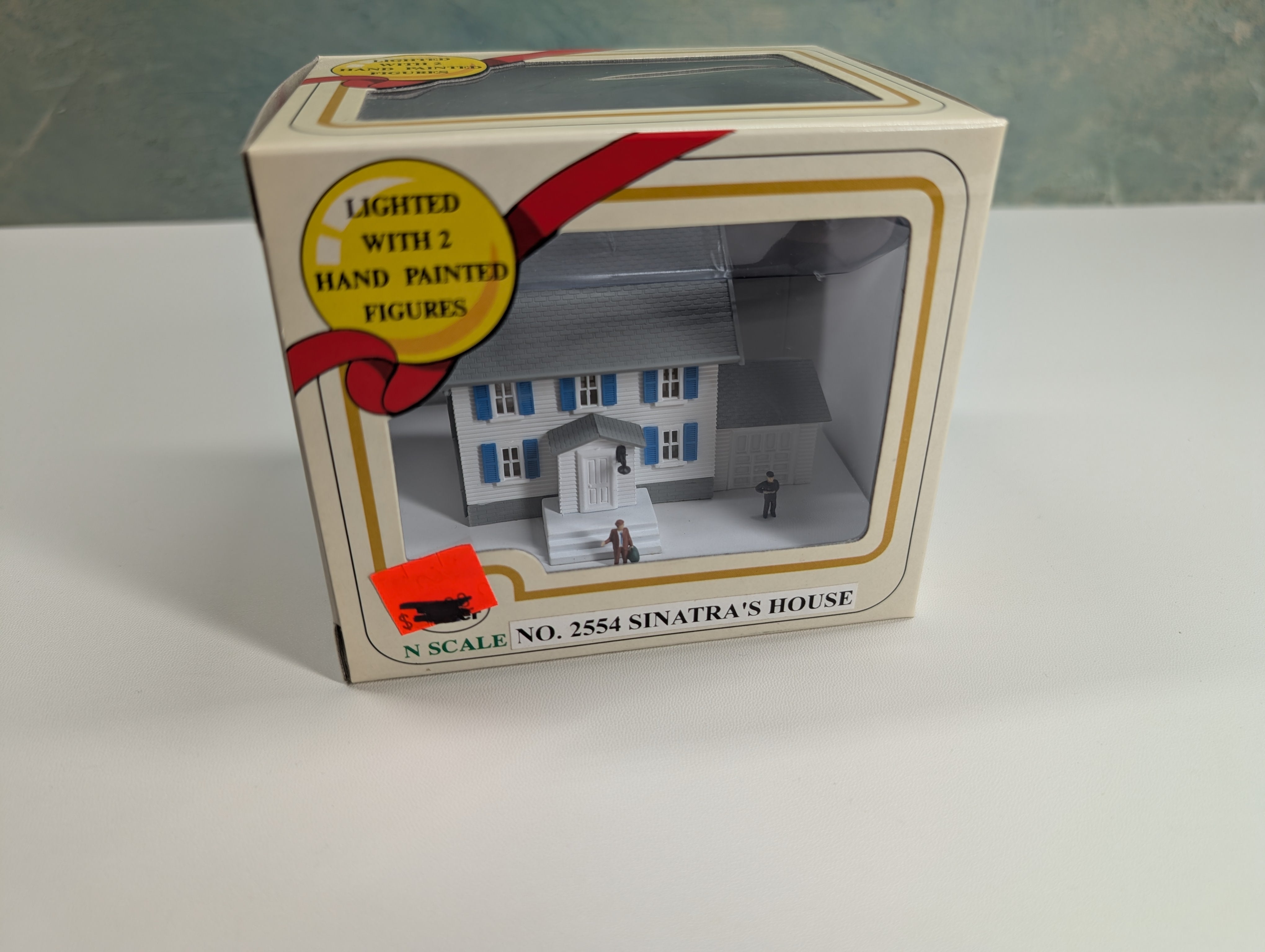 Model Power 2554 N Scale Sinatra's House, White House Blue Shutters
