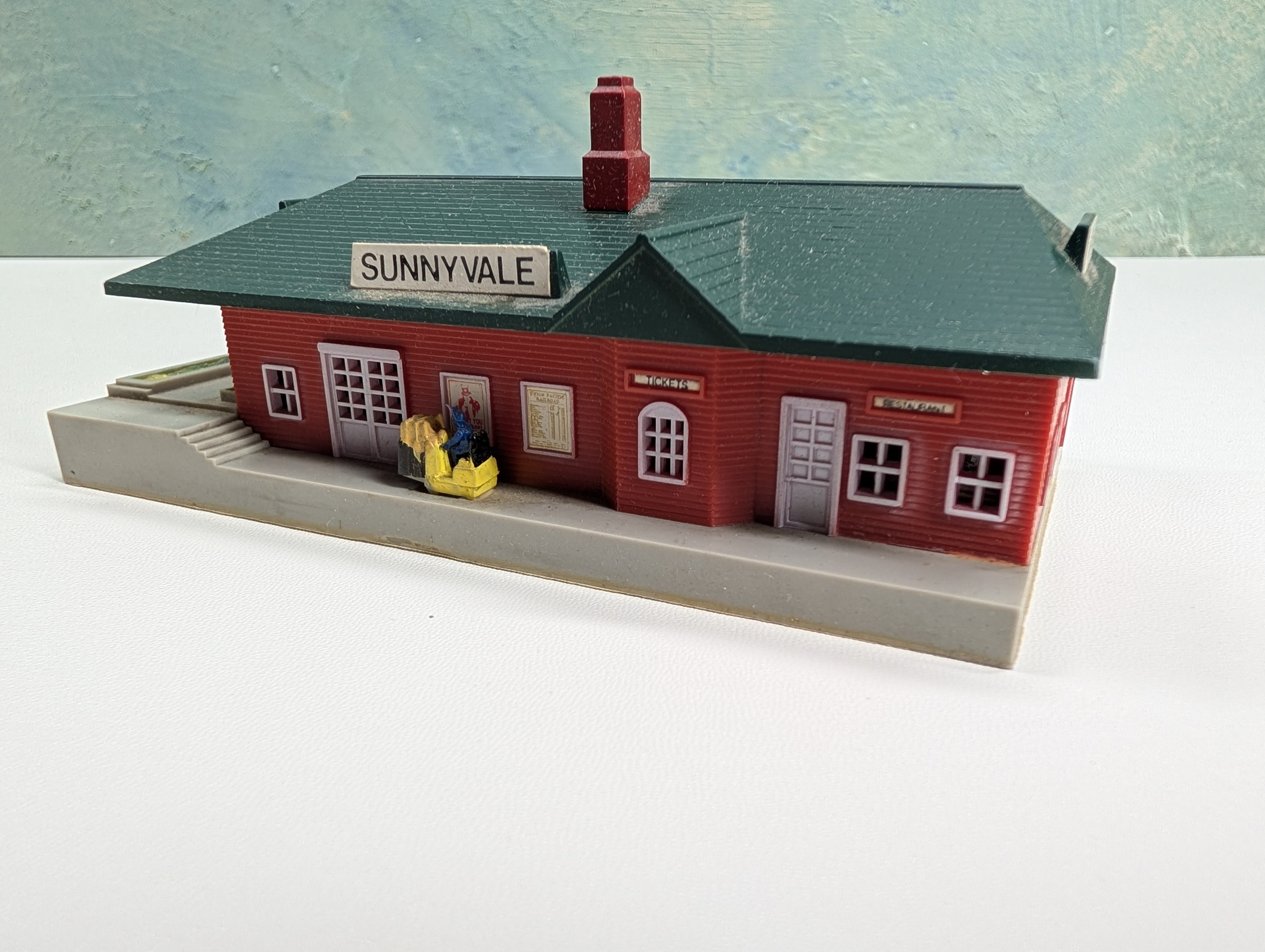 Bachmann 55-7408 N Scale Passenger Station Sunnyvale