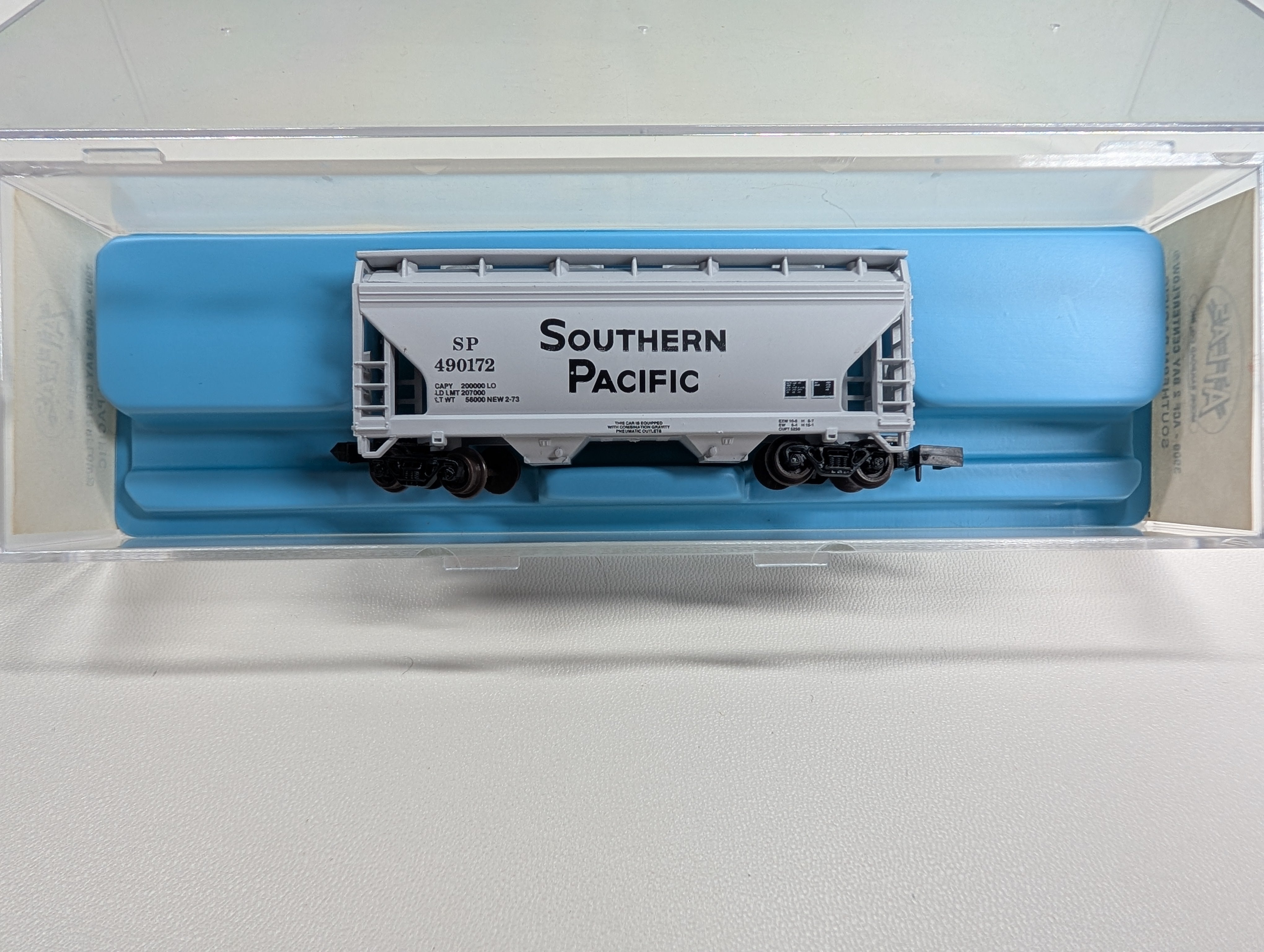Atlas 3909 N Scale ACF 2 Bay Centerflow Covered Hopper Southern Pacific SP #490172