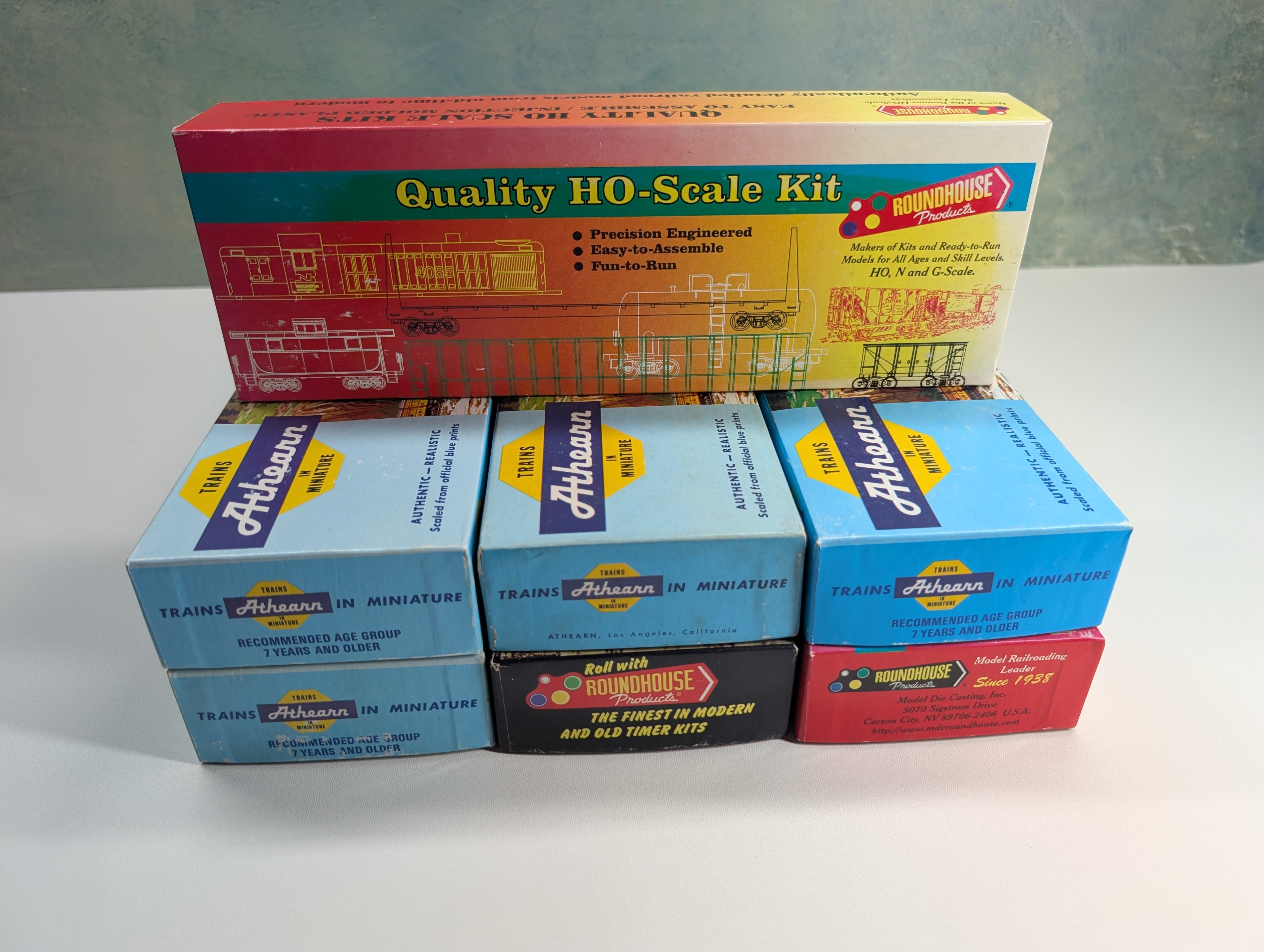 Athearn Roundhouse HO Scale Long Empty Train Boxes for Storage (7 pcs)