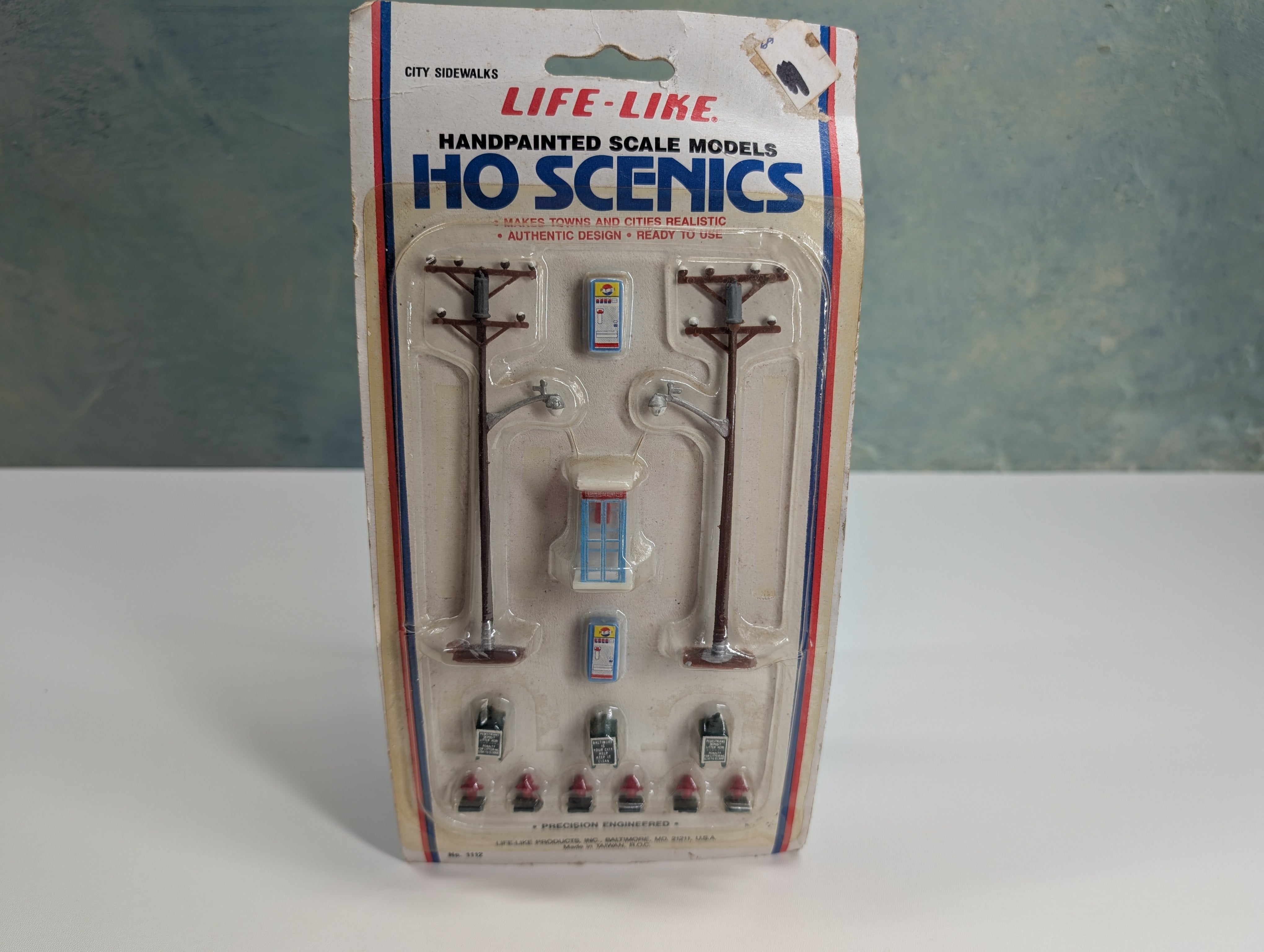 Life-Like 1112 HO Scale City Sidewalk Details, Sode Machine, Fire Hydrants & More