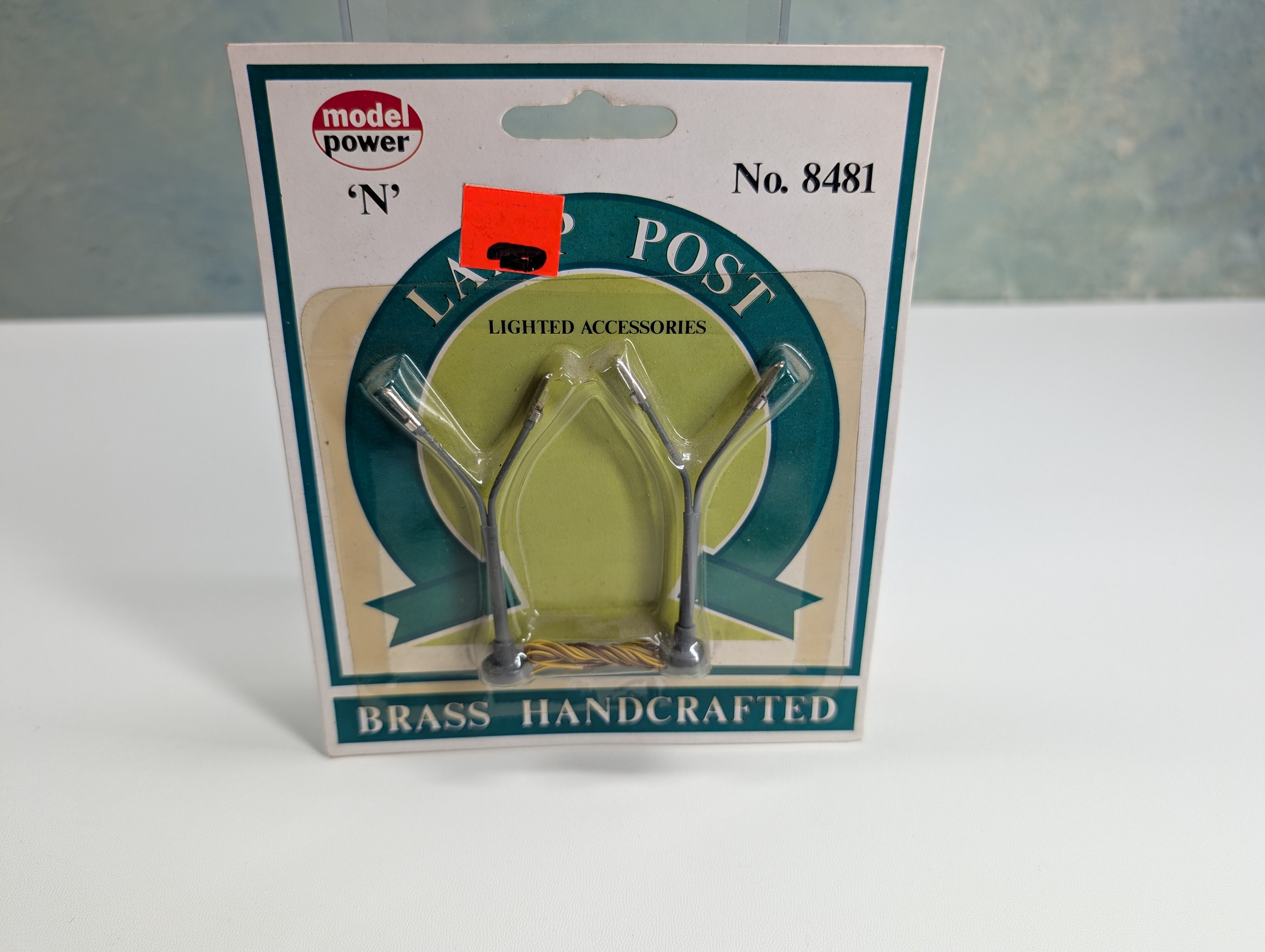 Model Power 8481 N Scale Lamp Post, Brass Details, Wired (2 pcs)