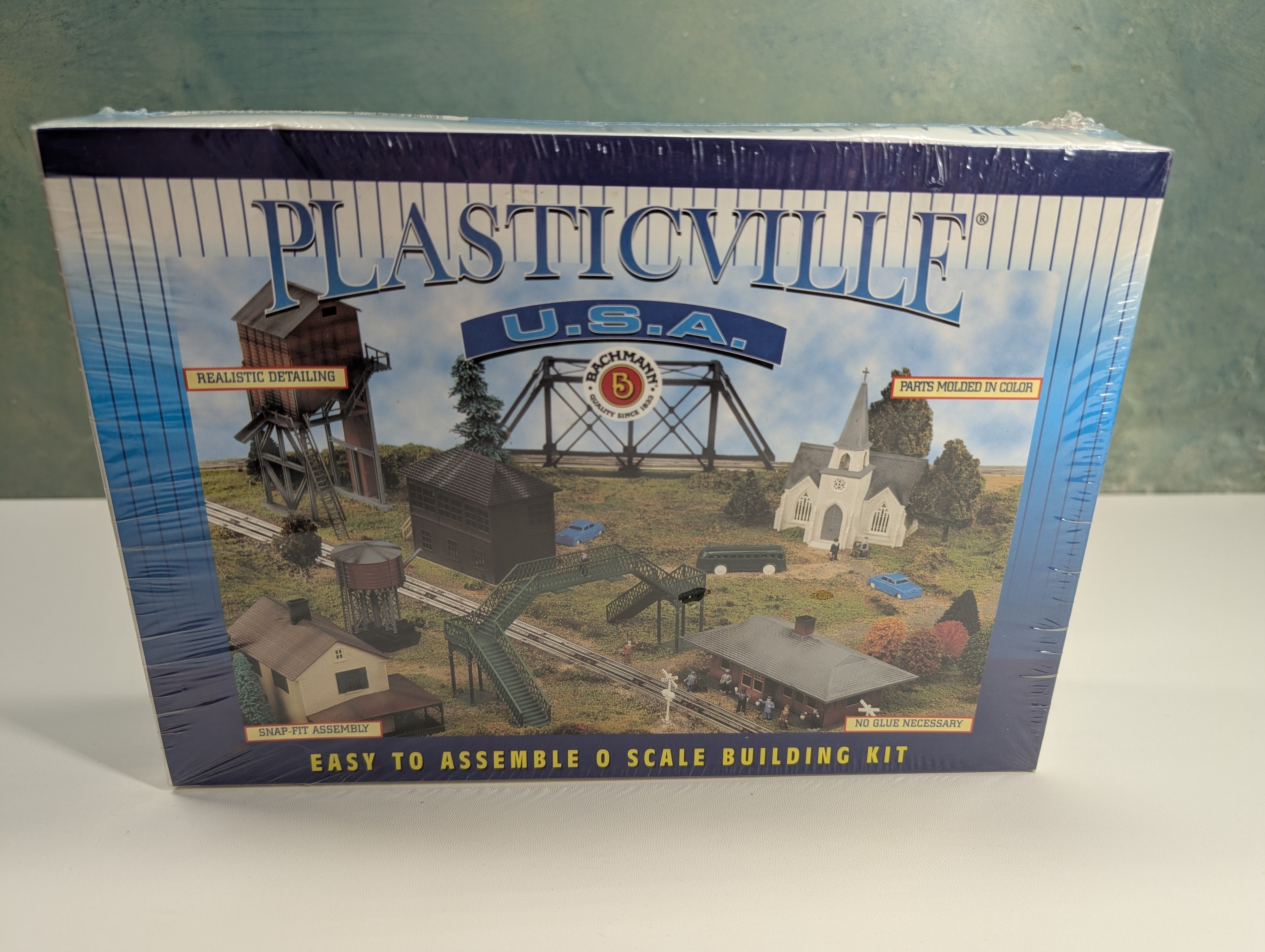 Bachmann Plasticville 45987 O Vehicle Assortment, Ambulance, Bus, Car, Fire Truck (Sealed) KIT