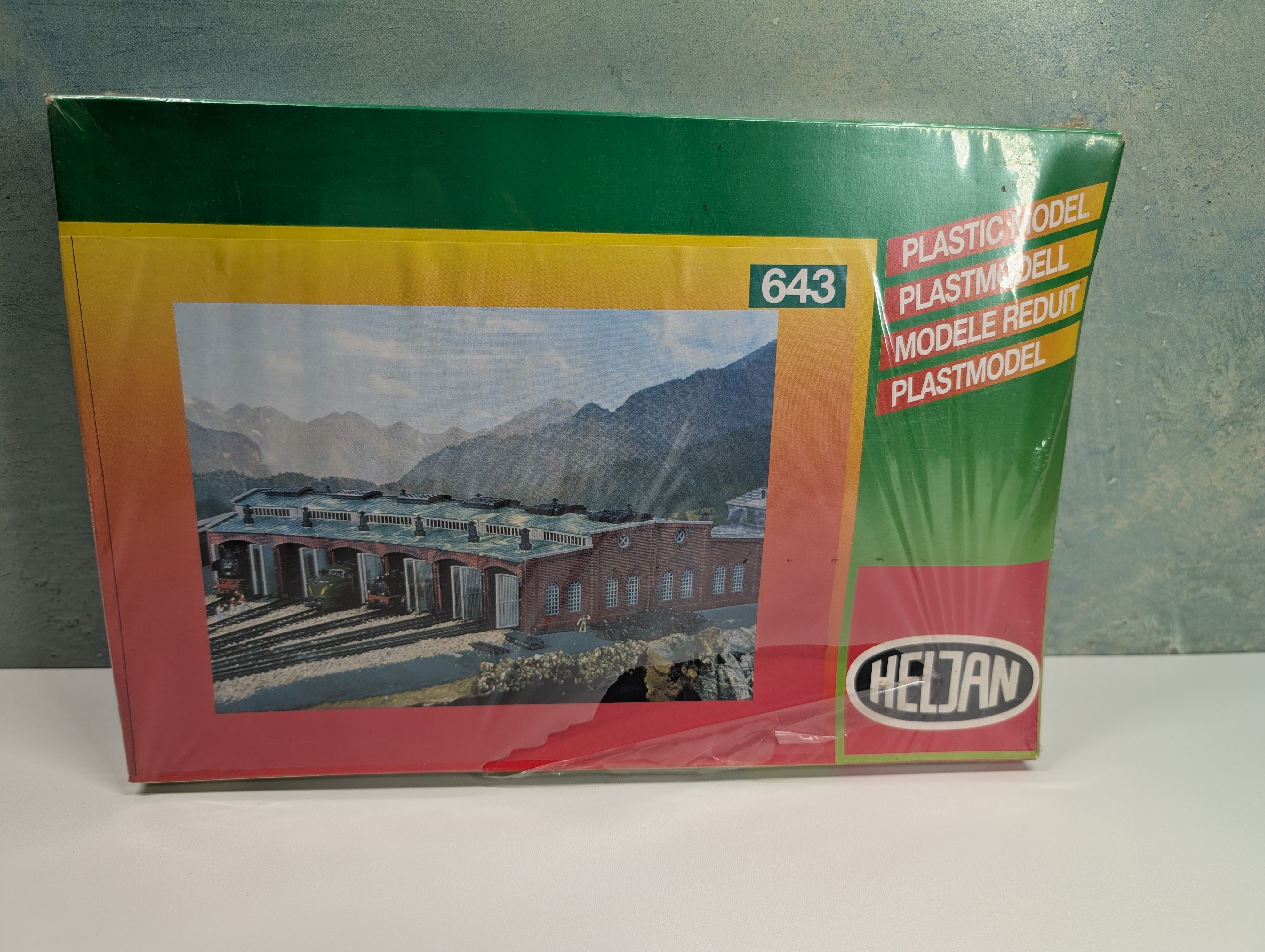 Heljan 643 N Scale 6 Stall Roundhouse (Sealed) KIT