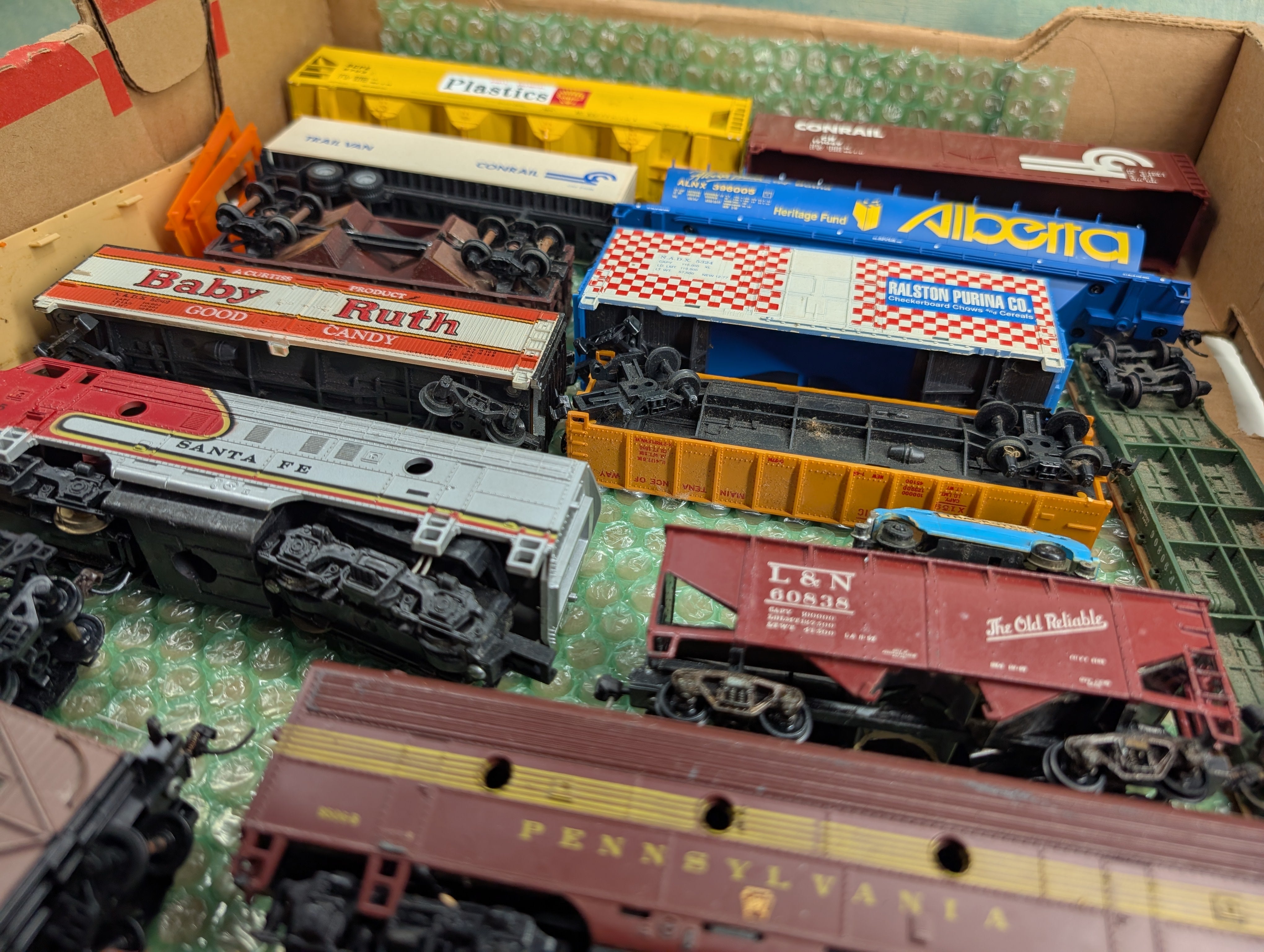 HO Scale For Parts/Repairs Lot of Hoppers, Locos, Box Cars & More