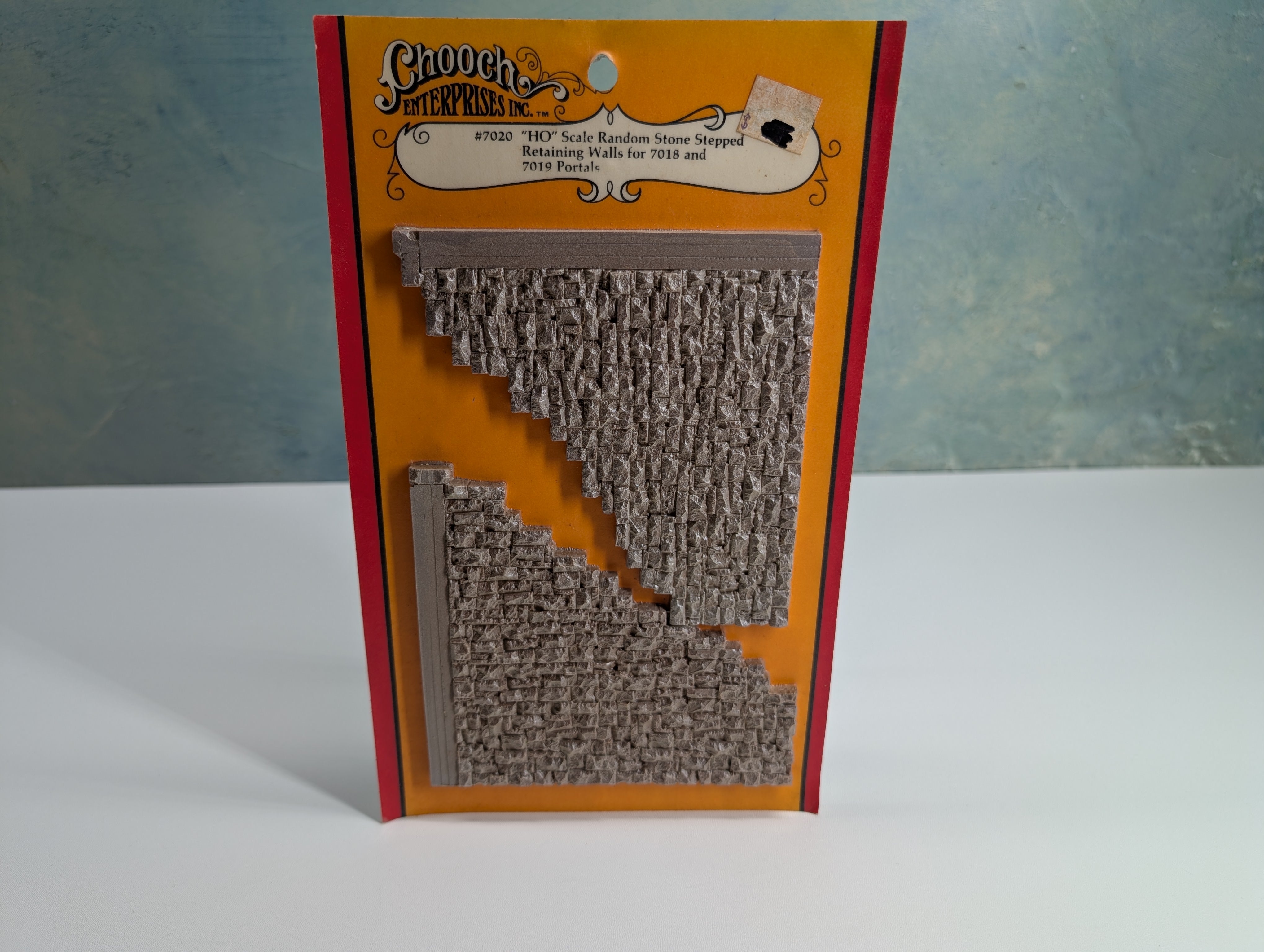 Chooch Enterprises Inc 7020 HO Scale Random Stone Stepped Retaining Walls