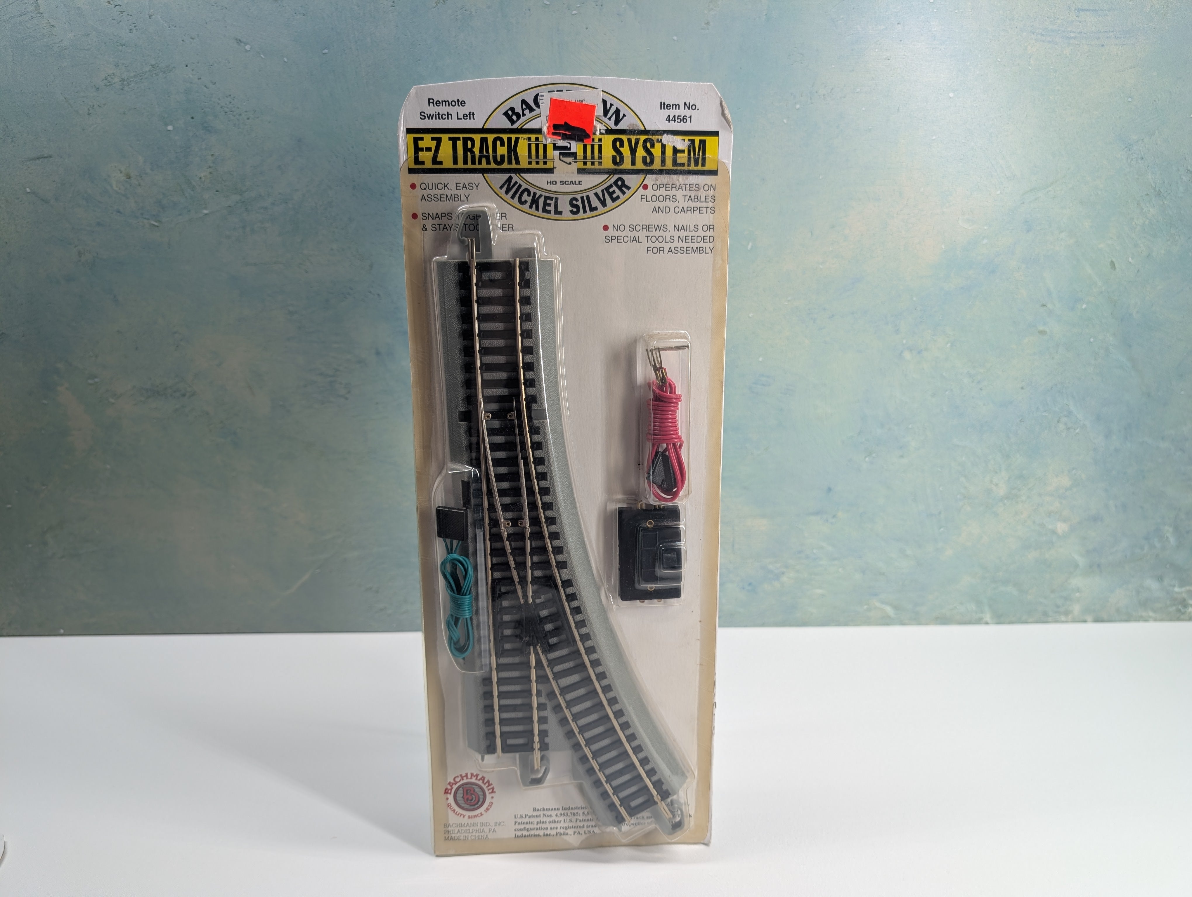 Bachmann 44561 HO Scale E-Z Track Remote Turnout Left, Gray Roadbed