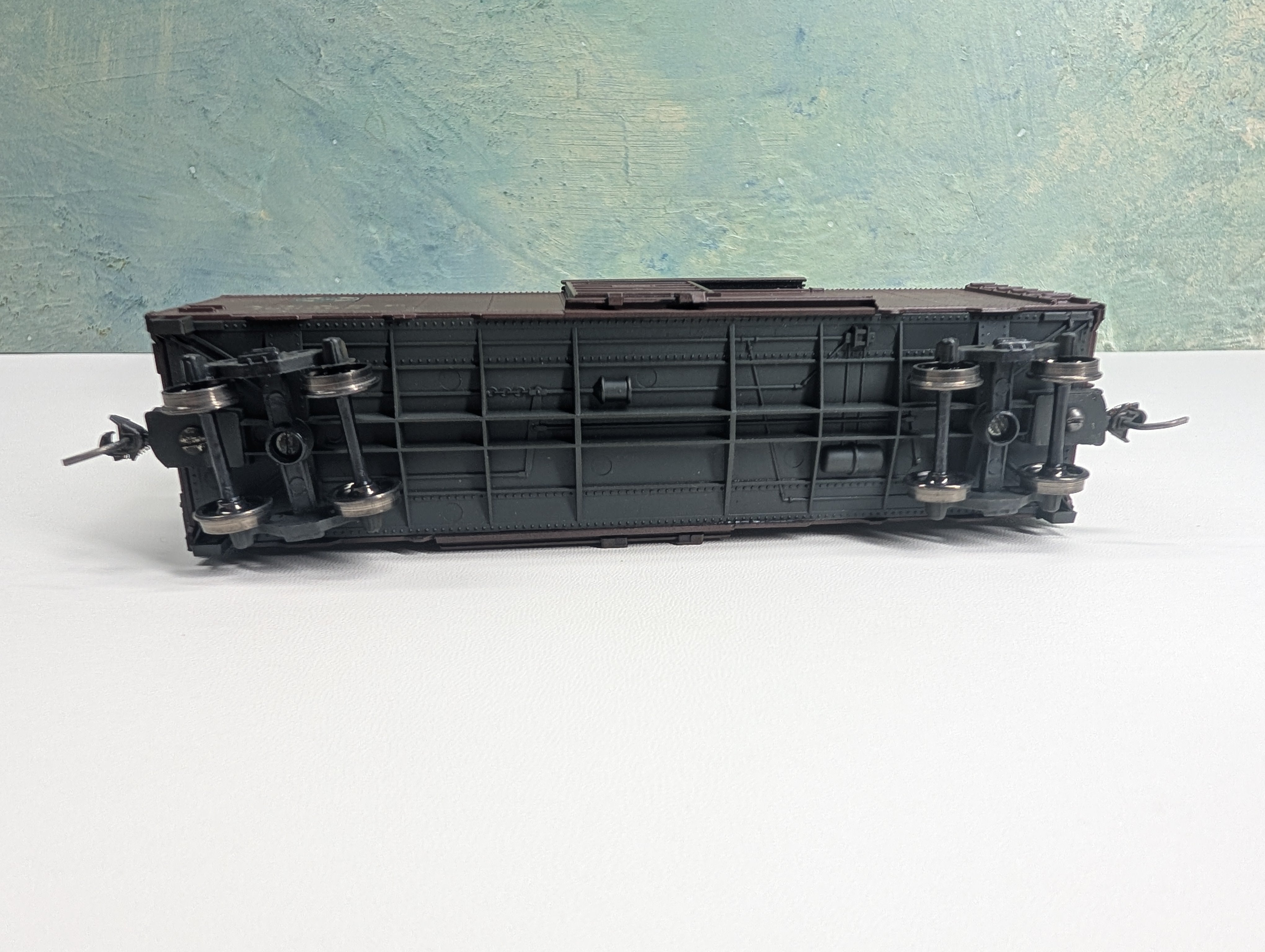 USED Roundhouse HO Scale 40' Box Car Santa Fe ATSF #166293 Weathered w/ Metal Wheels