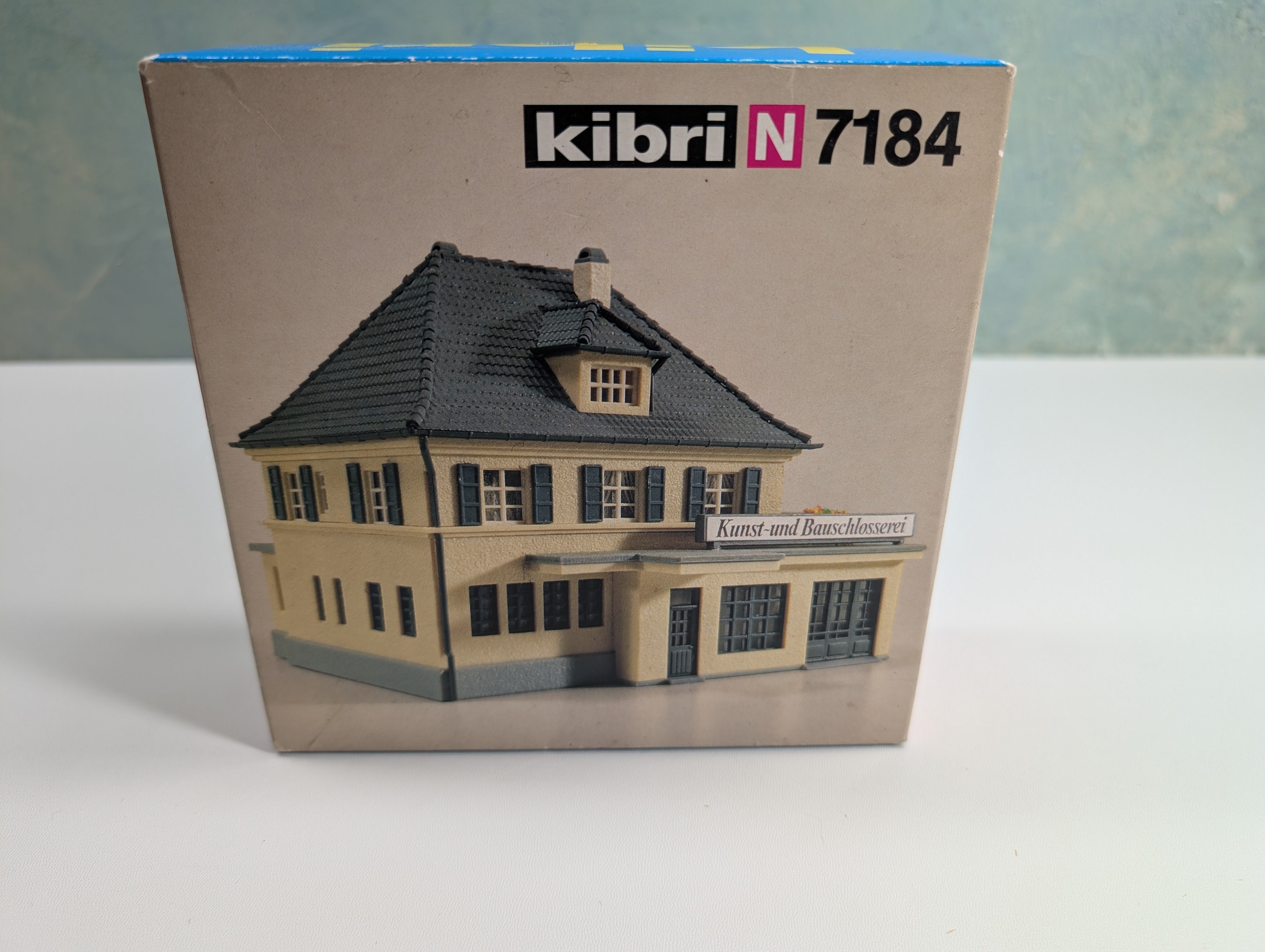Kibri 7184 N Scale Kunst-und Bauschlosserei Craftsman House KIT