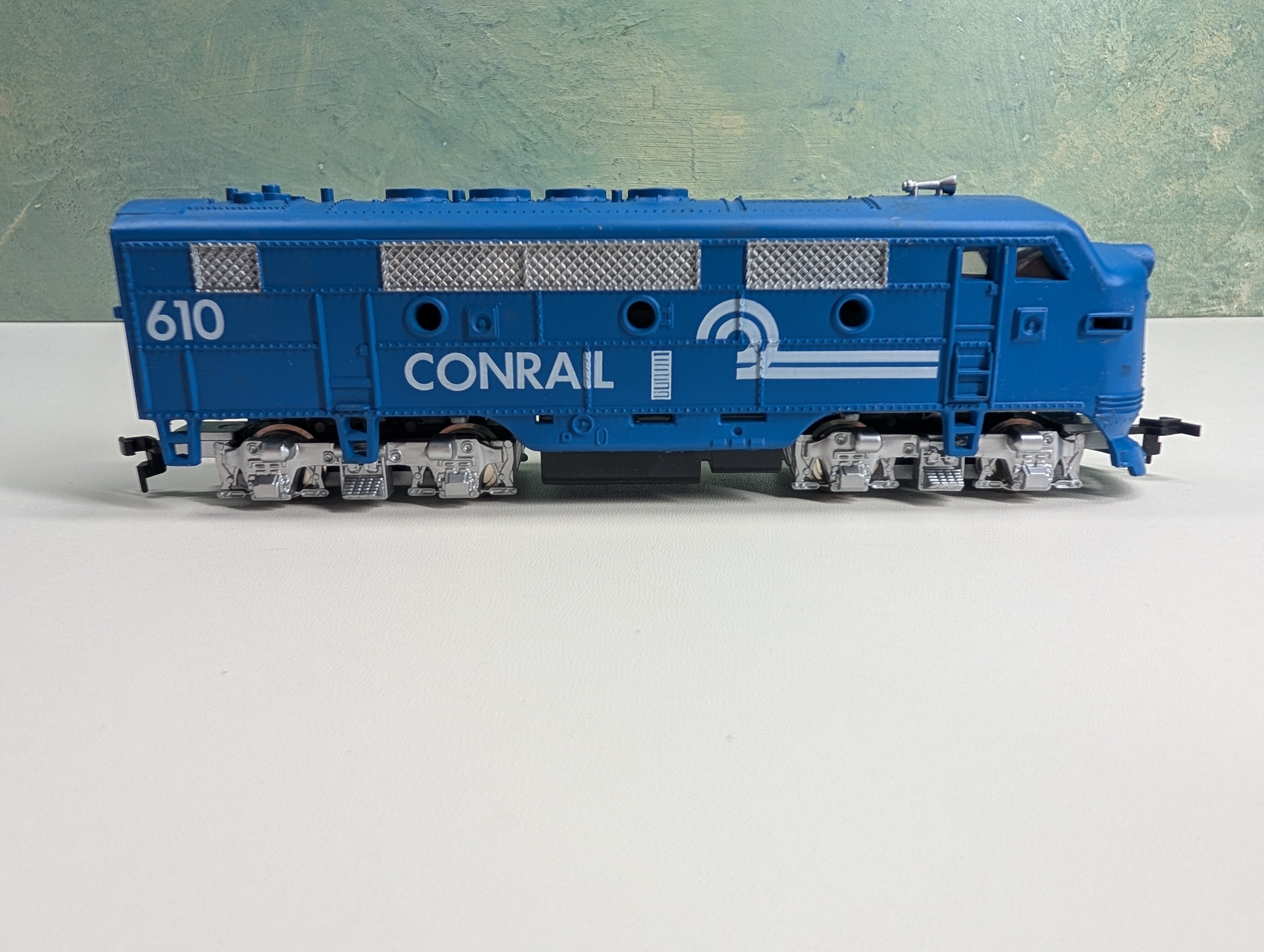 USED Model Power HO Scale F2 Diesel Locomotive Conrail #610 Runs Great DC