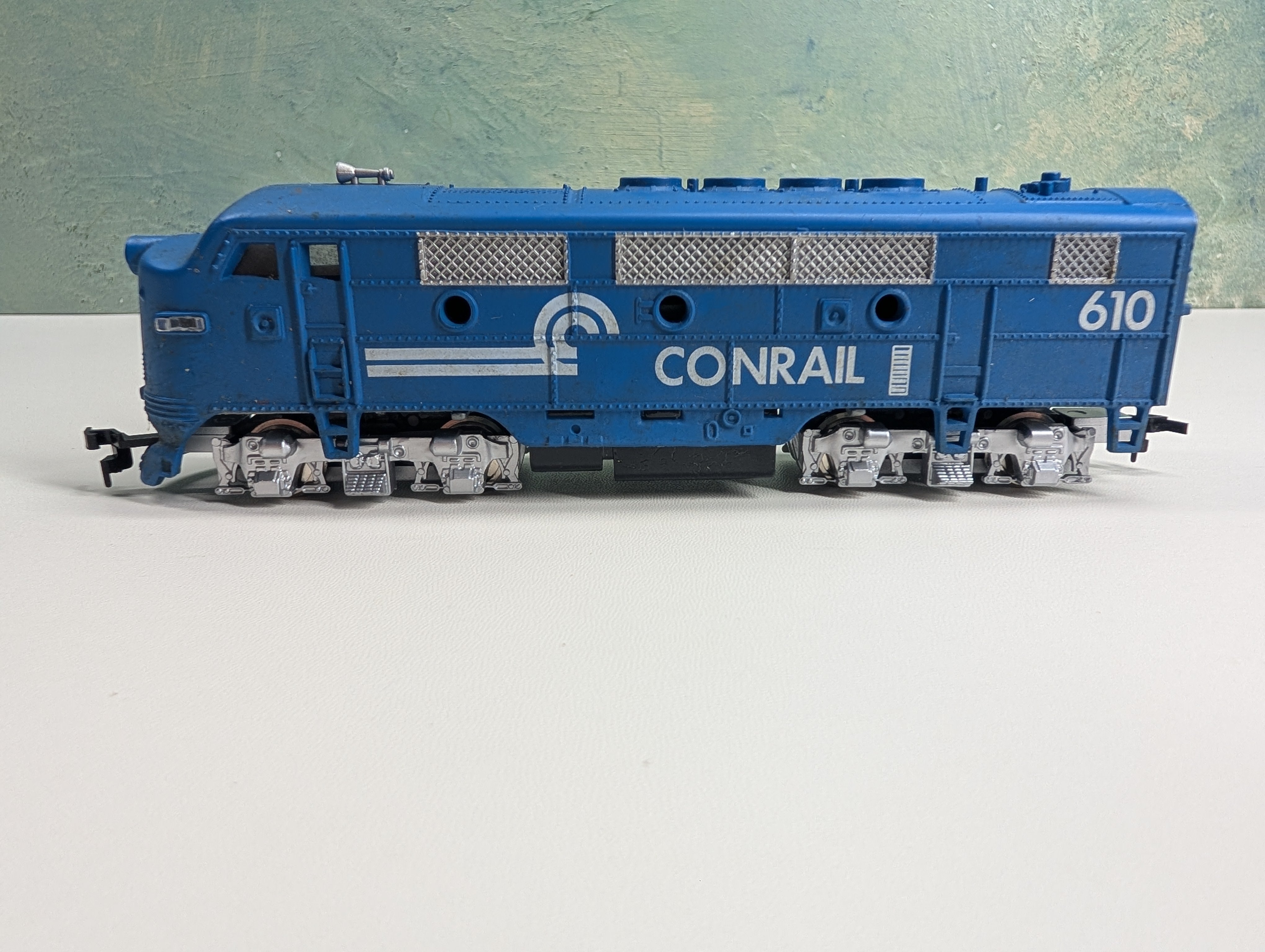 USED Model Power HO Scale F2 Diesel Locomotive Conrail #610 Runs Great DC